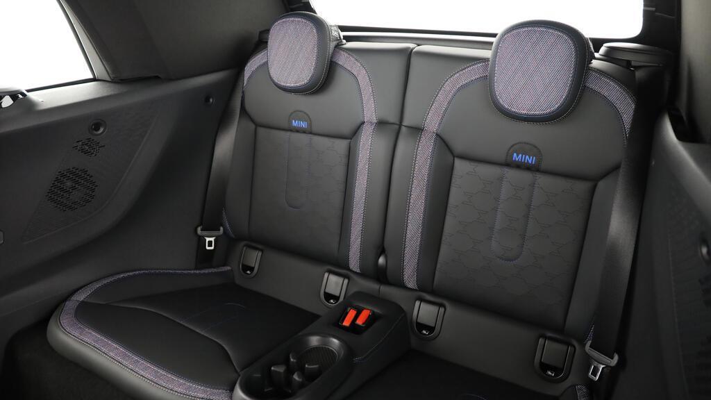 MINI Cooper S Cabrio-image-19