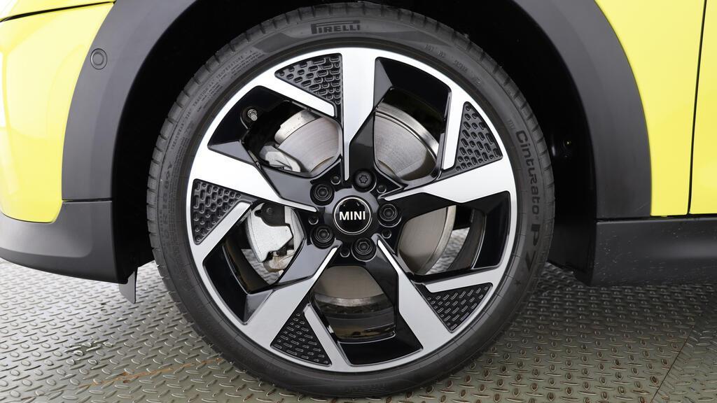 MINI Cooper S Cabrio-image-7