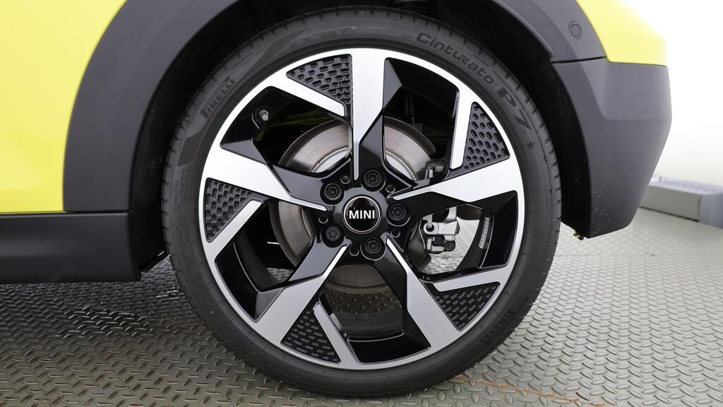 MINI Cooper S Cabrio-image-9