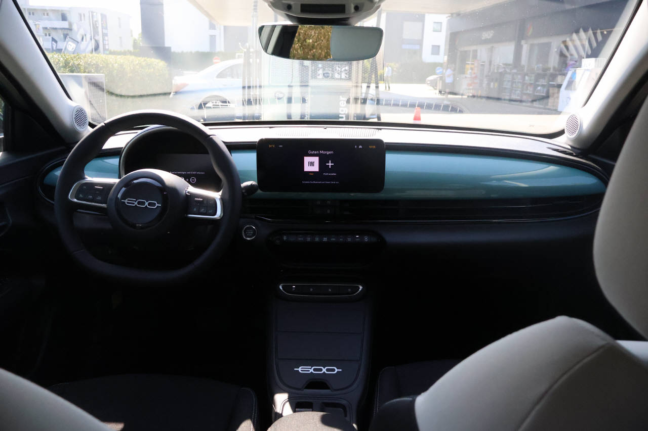 FIAT 600 1.2 Hybrid Swiss Edition-image-10