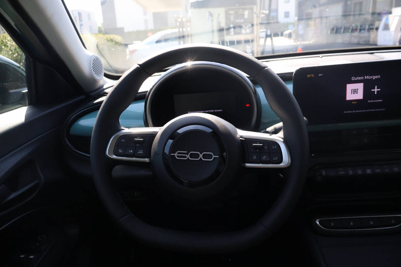 FIAT 600 1.2 Hybrid Swiss Edition-image-11