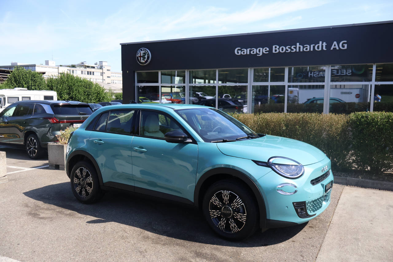 FIAT 600 1.2 Hybrid Swiss Edition-image-1