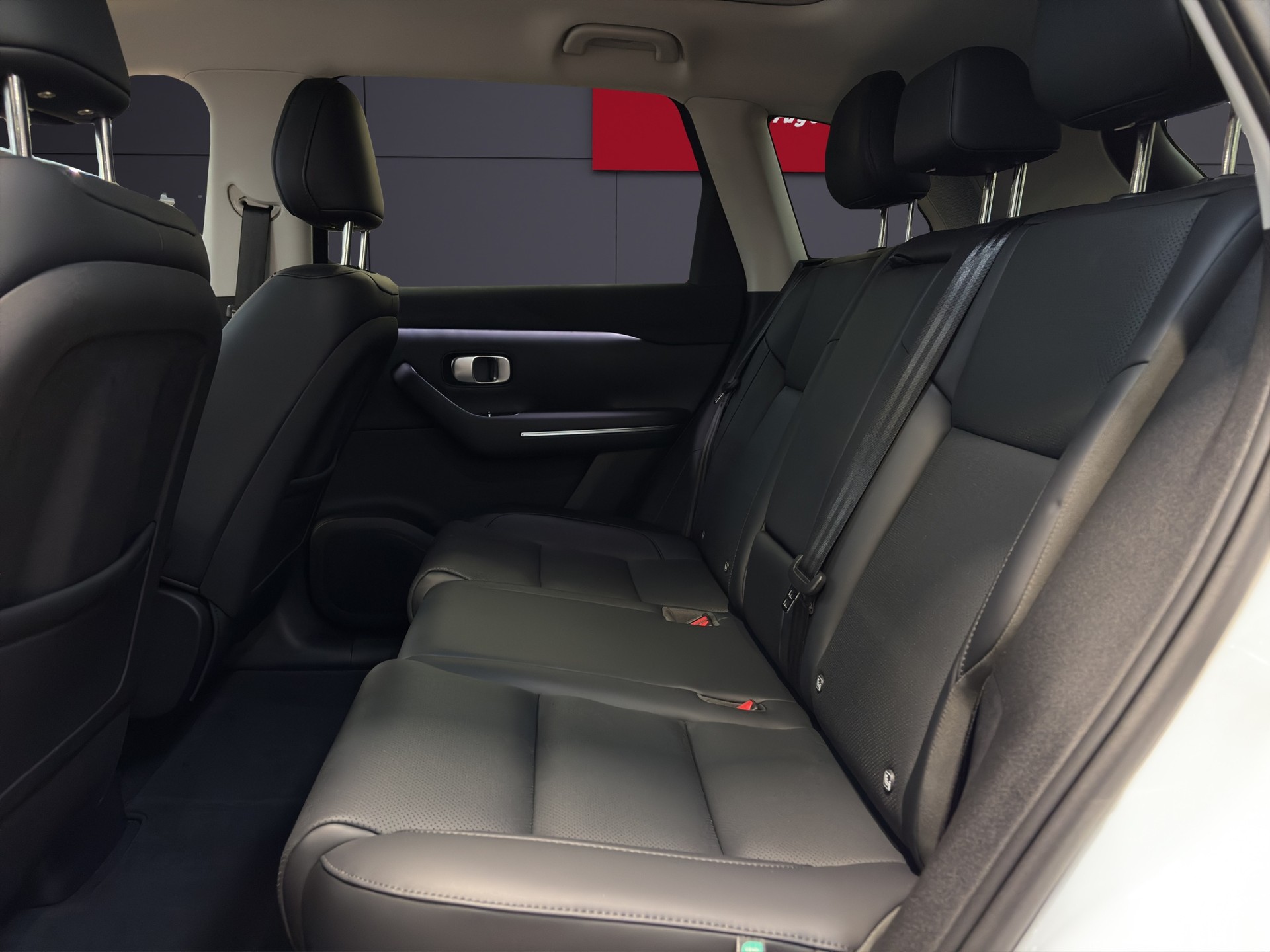 LEAPMOTOR C10 82kWh AWD Design-image-5