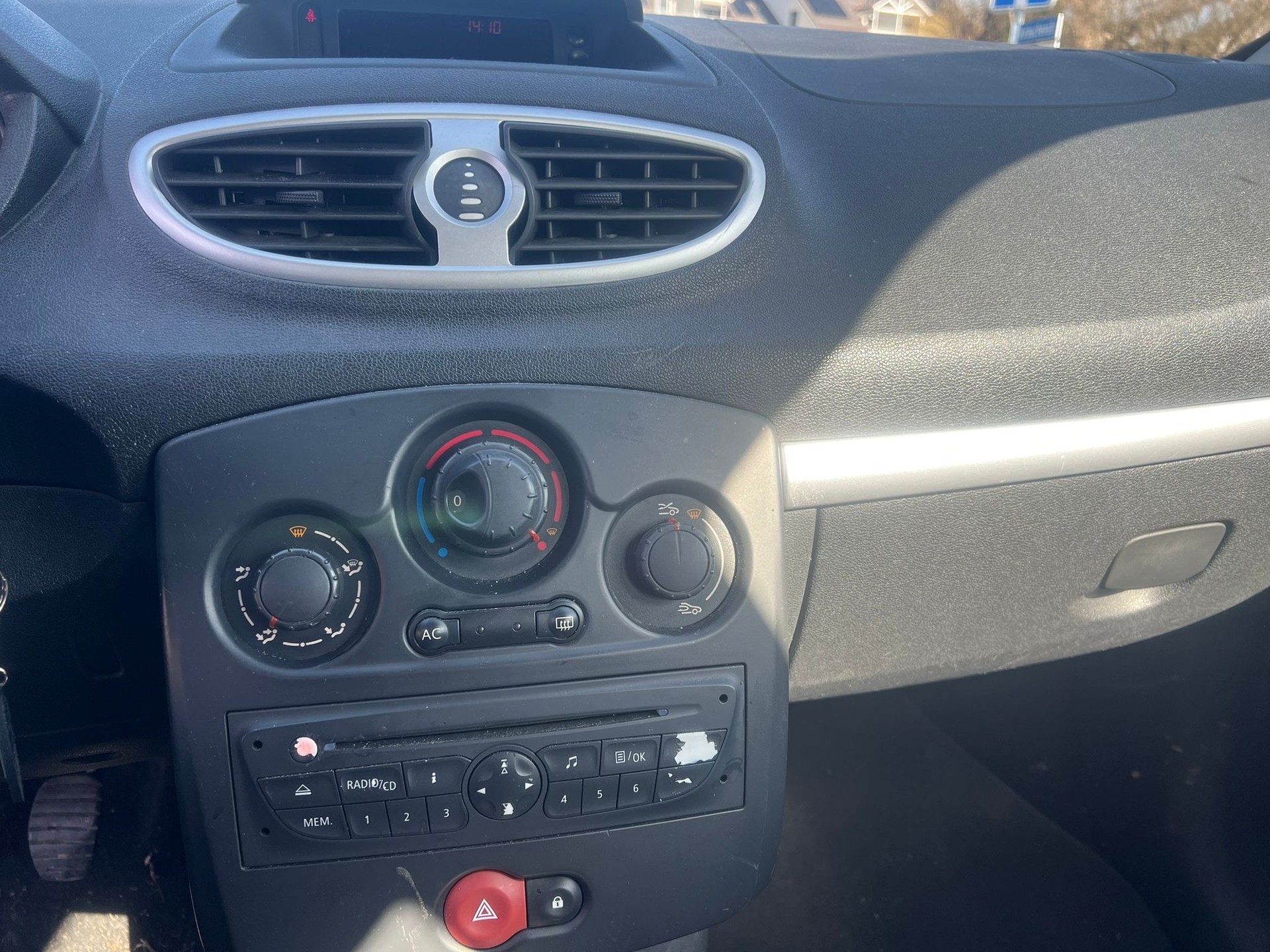 RENAULT Clio 1.2 16V Expression-image-8