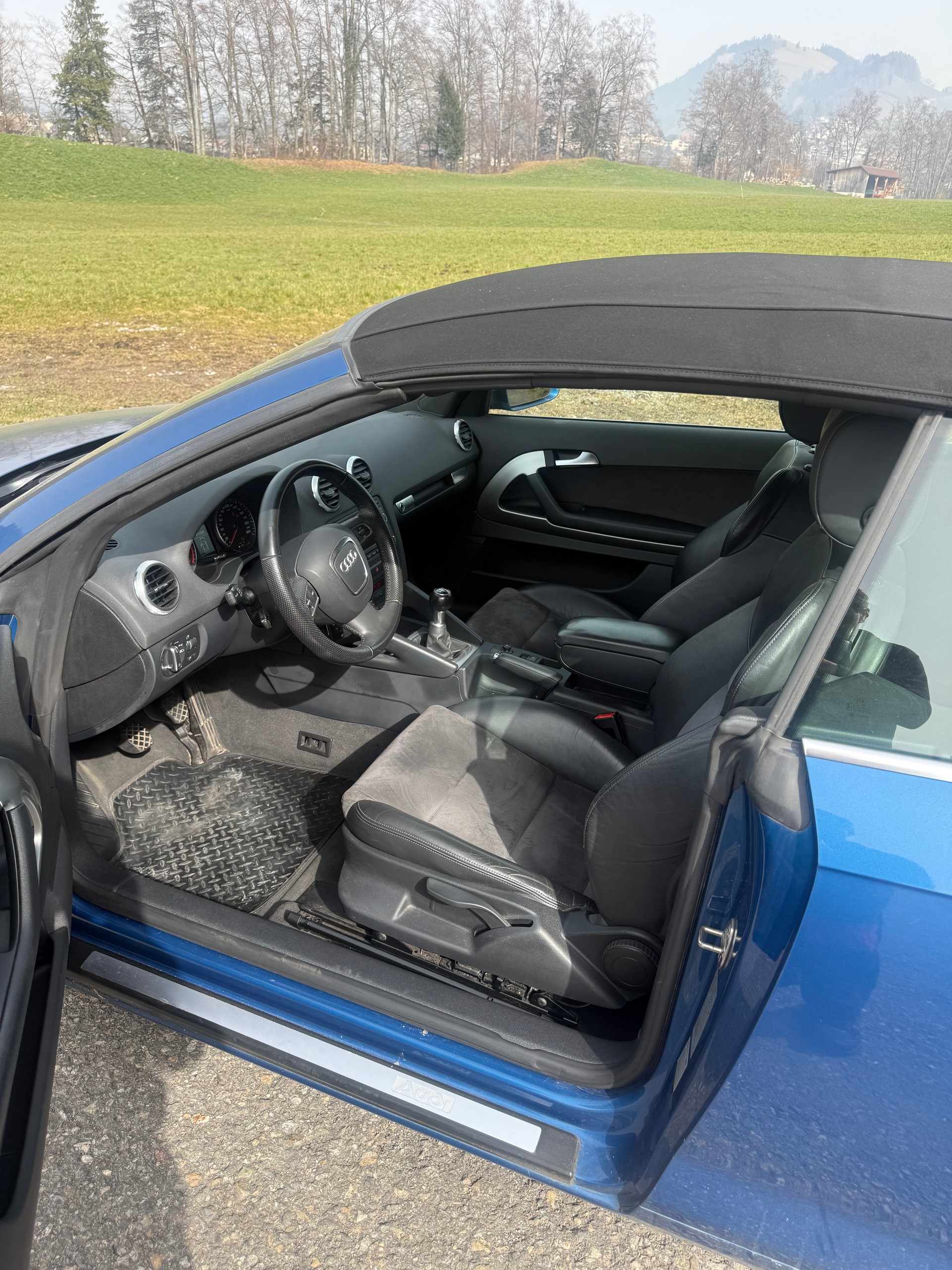 AUDI A3 Cabriolet 2.0 TDI Ambition-image-4