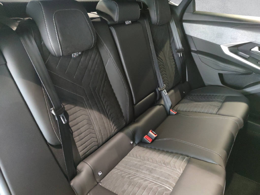 PEUGEOT 3008 1.6 PHEV GT-image-12