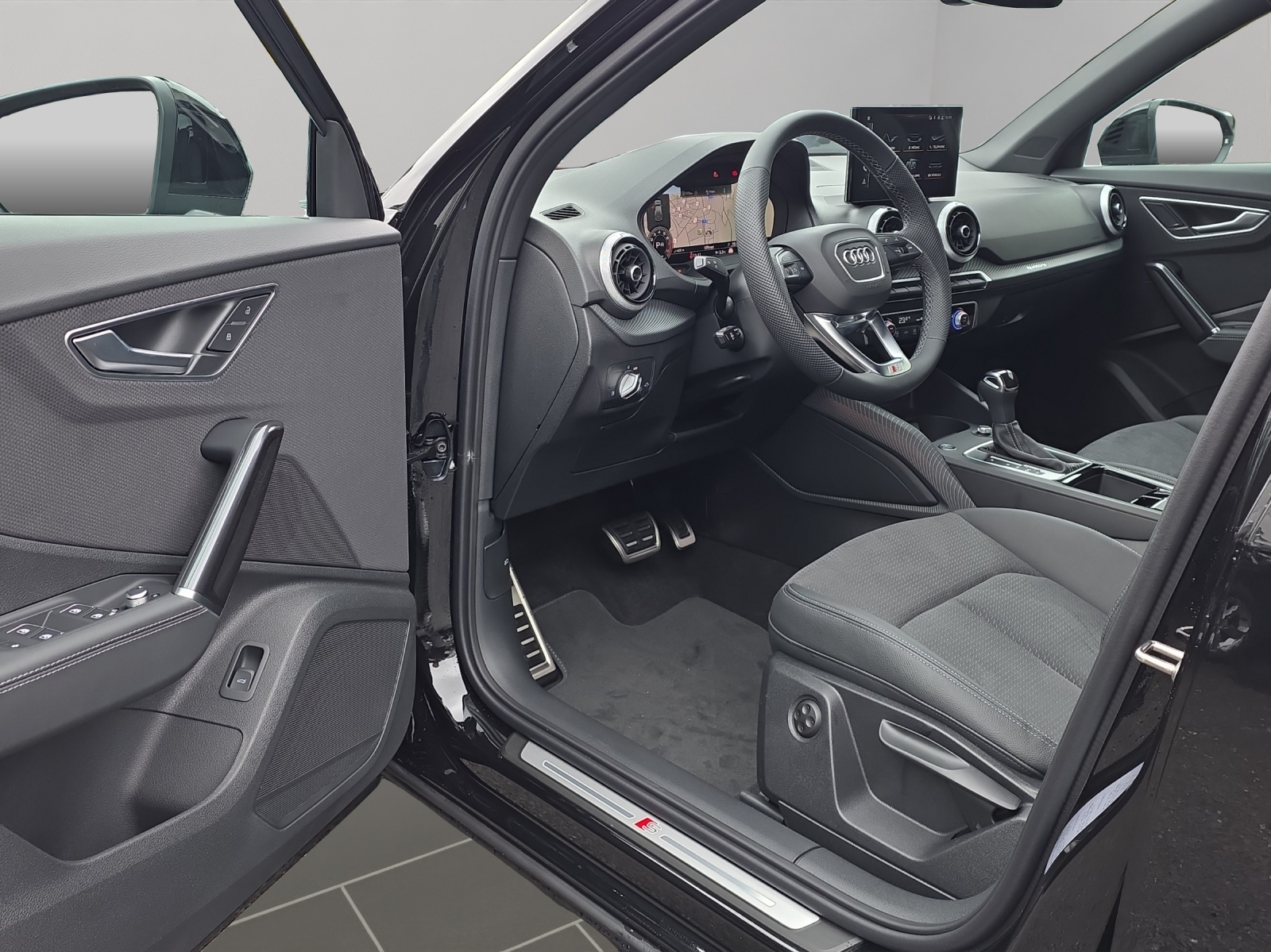 AUDI Q2 40 TFSI S line Attraction quattro S-tronic-image-6