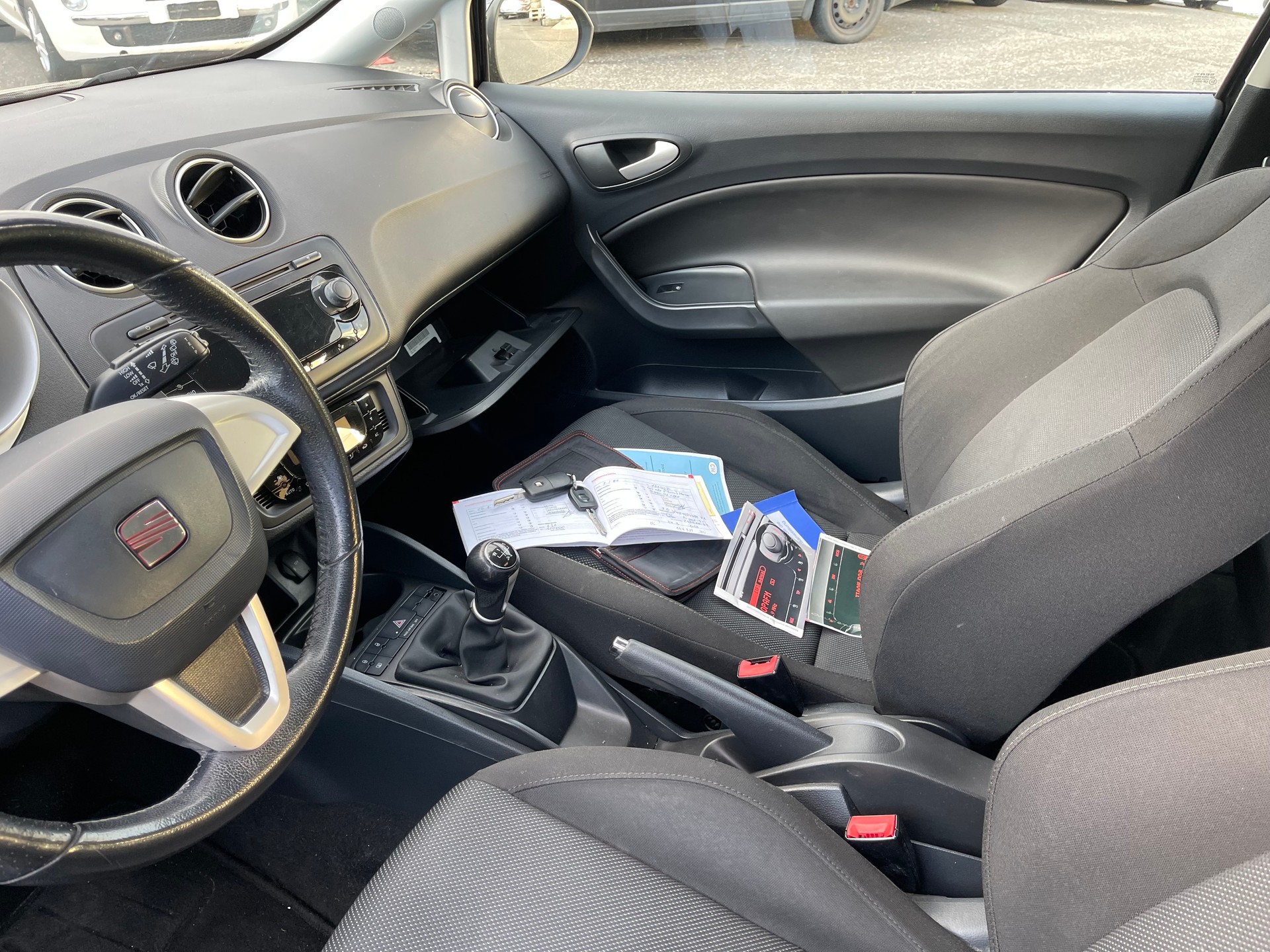 SEAT Ibiza SC 1.6 Sport frisch ab Mfk-image-11