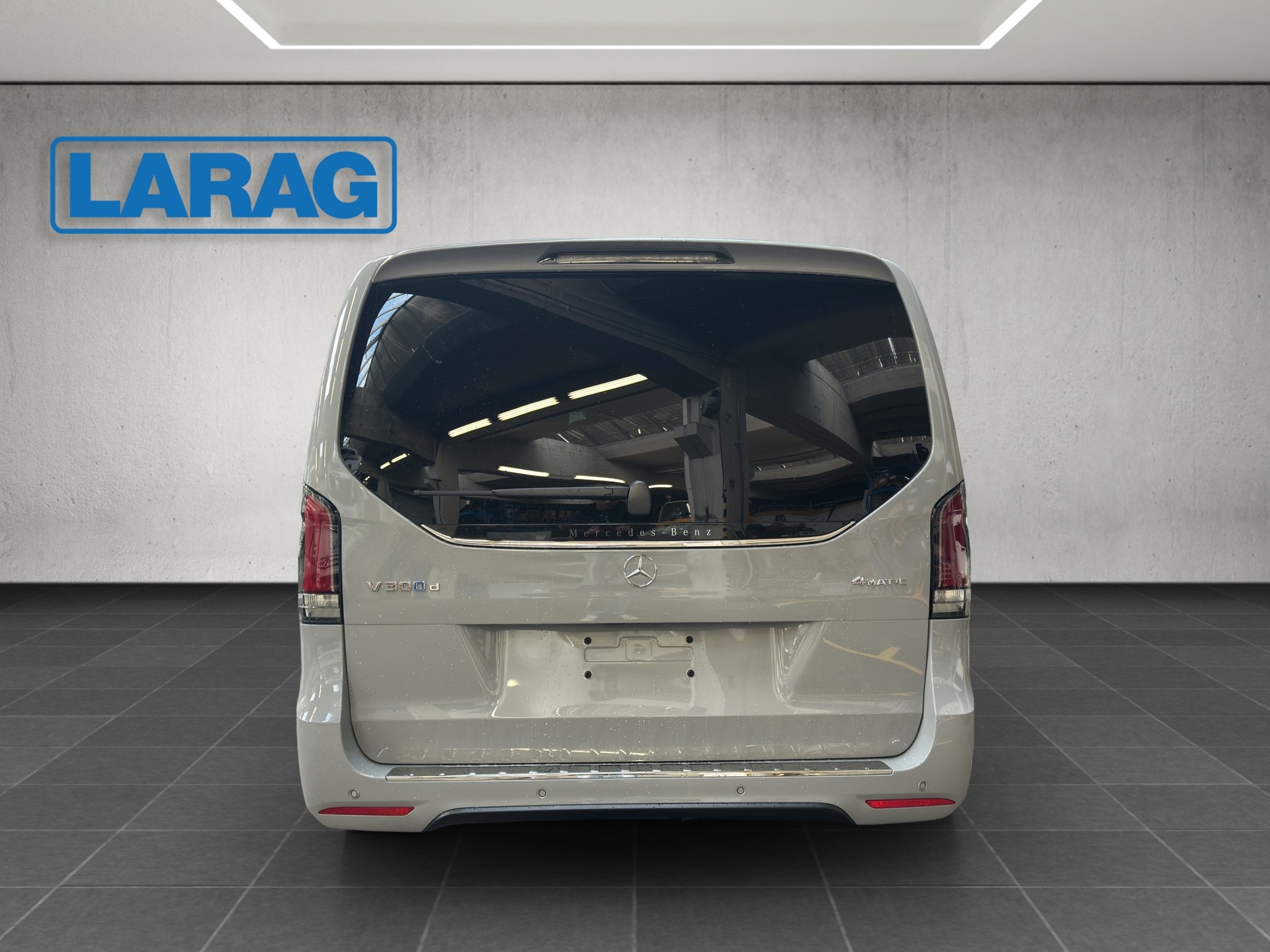 MERCEDES-BENZ V 300 d lang 4Matic Swiss Edition 9G-Tronic-image-4