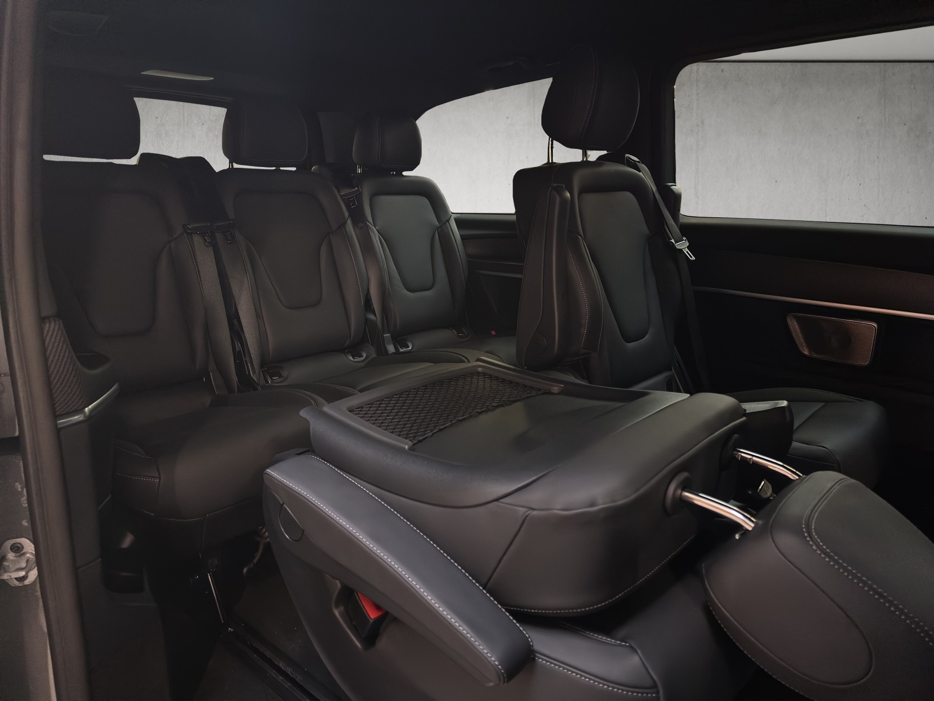 MERCEDES-BENZ V 300 d lang 4Matic Swiss Edition 9G-Tronic-image-9