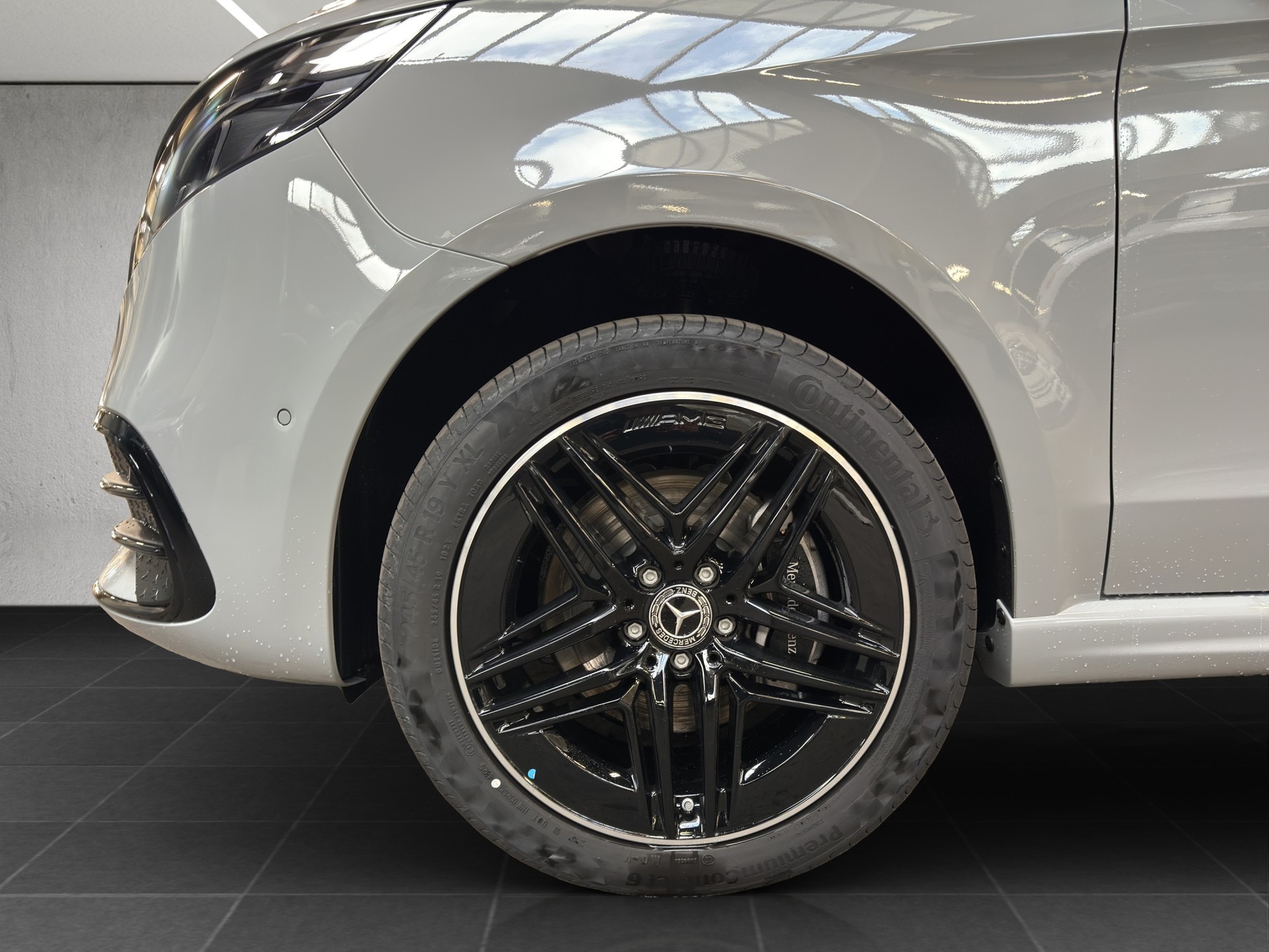 MERCEDES-BENZ V 300 d lang 4Matic Swiss Edition 9G-Tronic-image-5