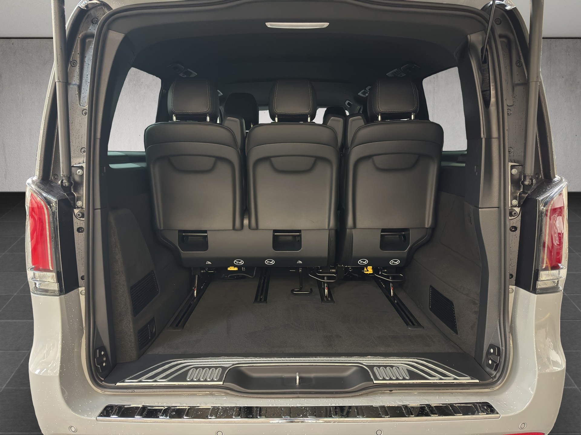 MERCEDES-BENZ V 300 d lang 4Matic Swiss Edition 9G-Tronic-image-10