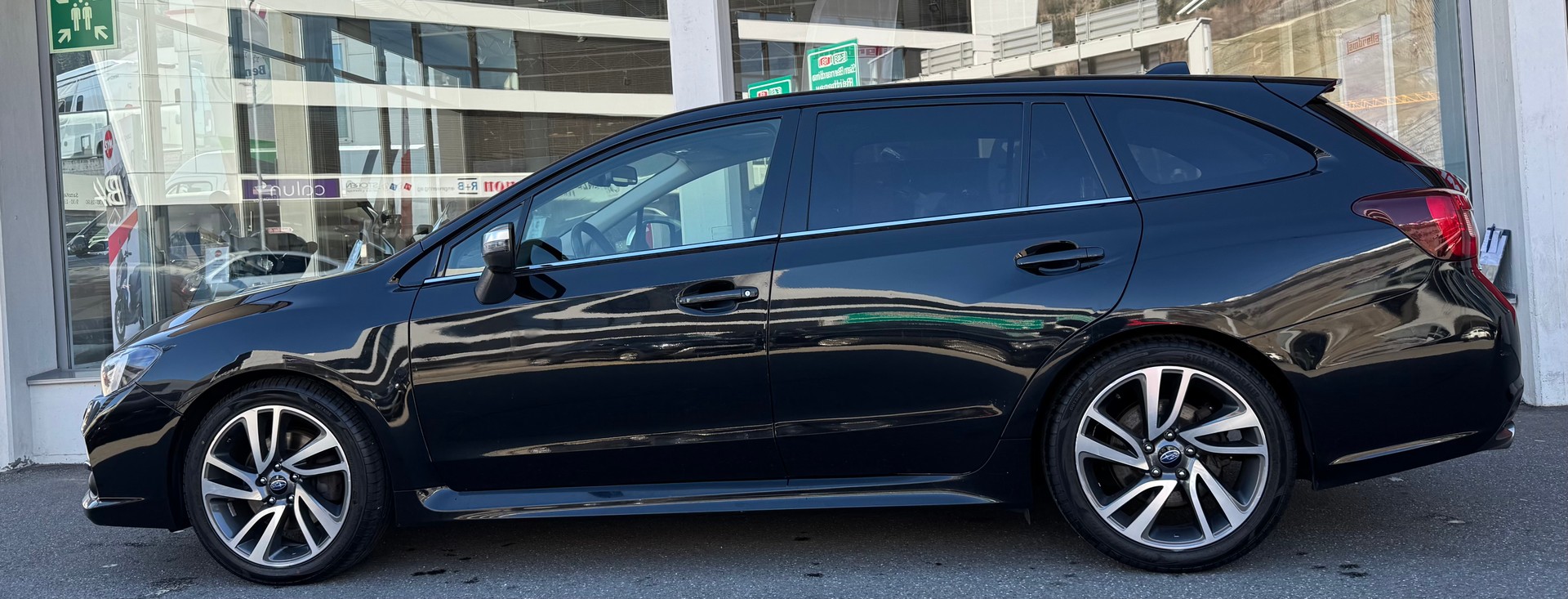 SUBARU Levorg 1.6DIT Luxury S AWD Lineartronic-image-2