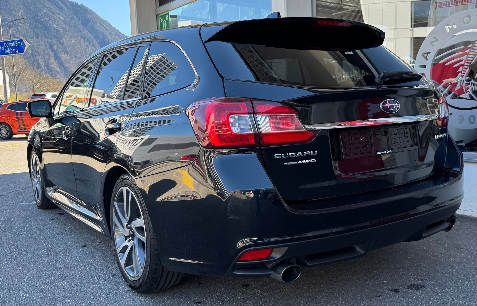 SUBARU Levorg 1.6DIT Luxury S AWD Lineartronic-image-3