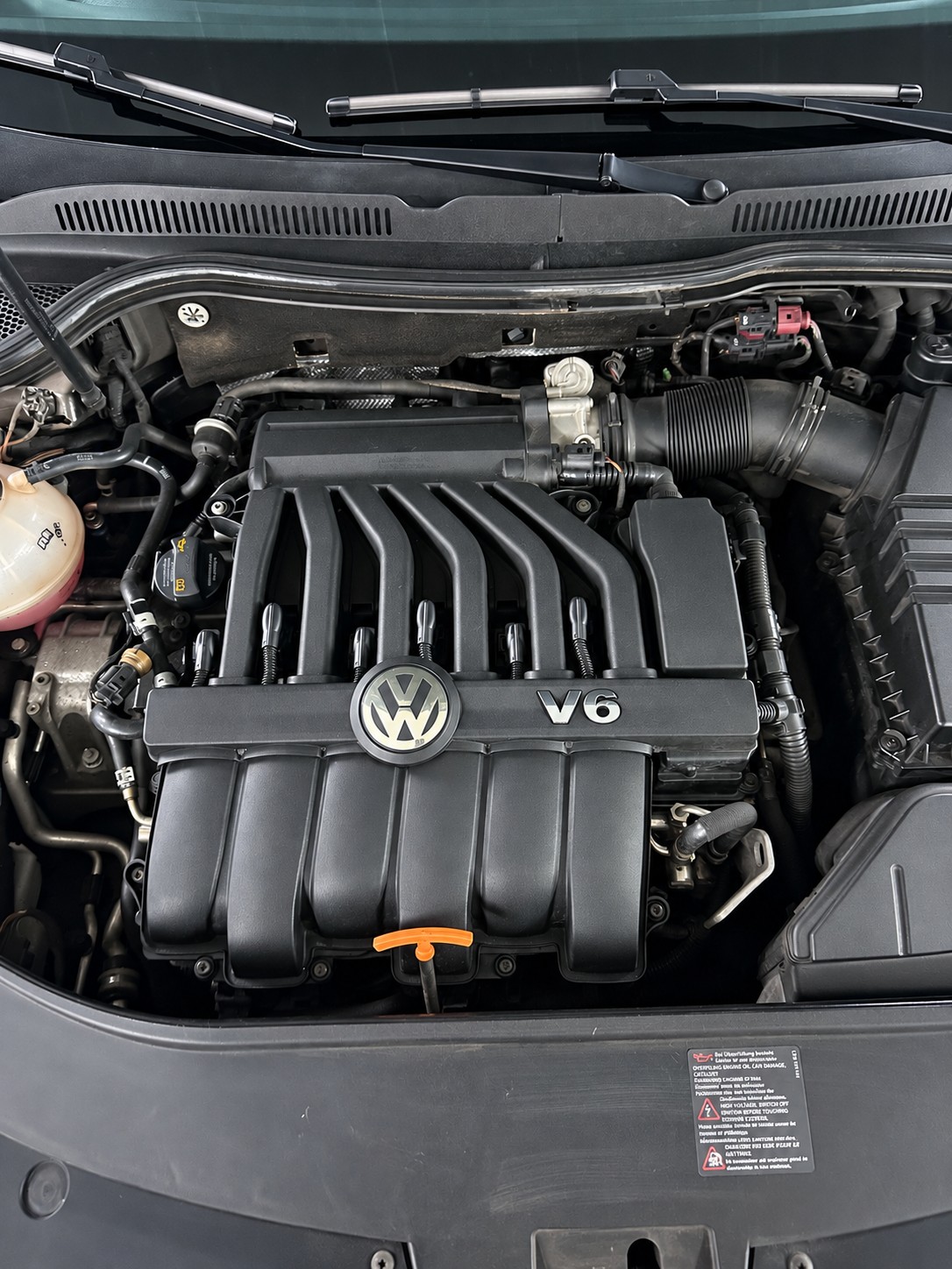 VW Passat CC 3.6 V6 FSI 4Motion-image-4