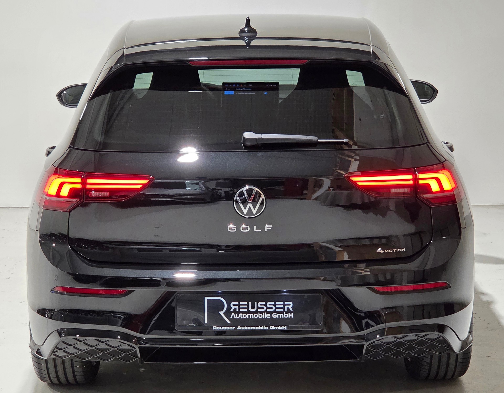 VW Golf 2.0 TSI R-Line Black Style DSG 4 Motion-image-4