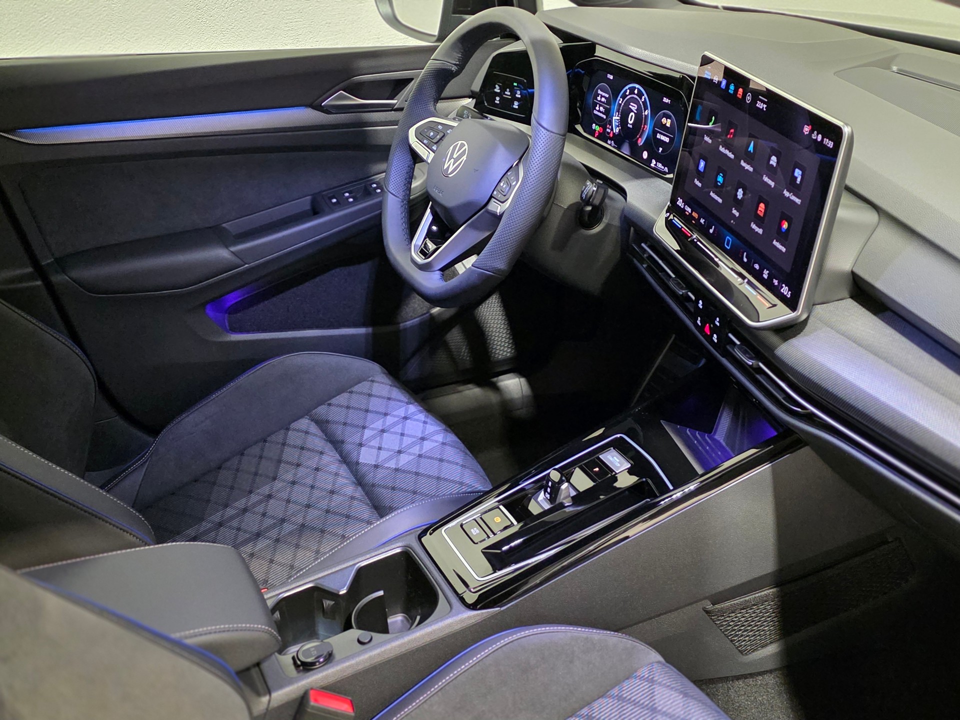 VW Golf 2.0 TSI R-Line Black Style DSG 4 Motion-image-17