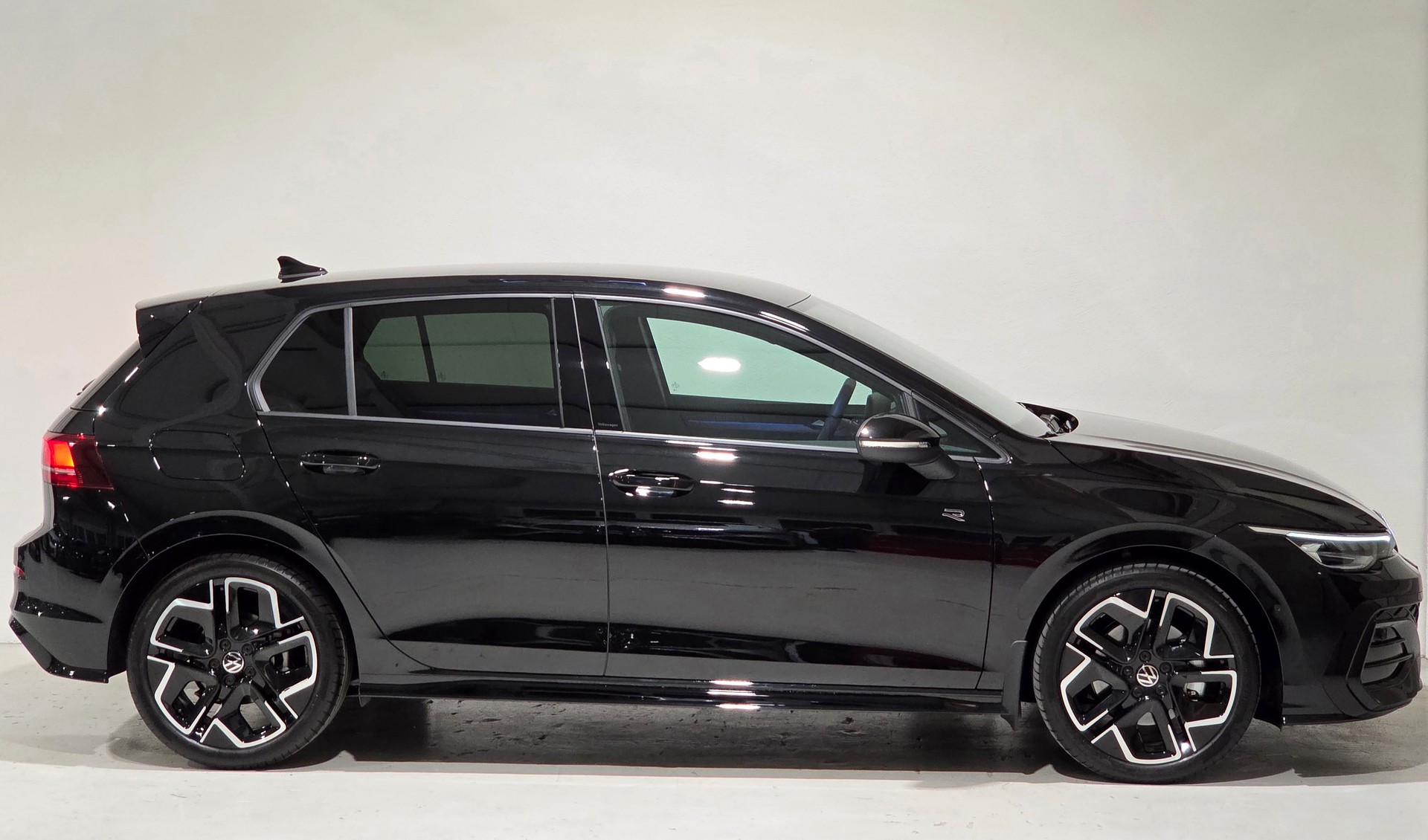 VW Golf 2.0 TSI R-Line Black Style DSG 4 Motion-image-23