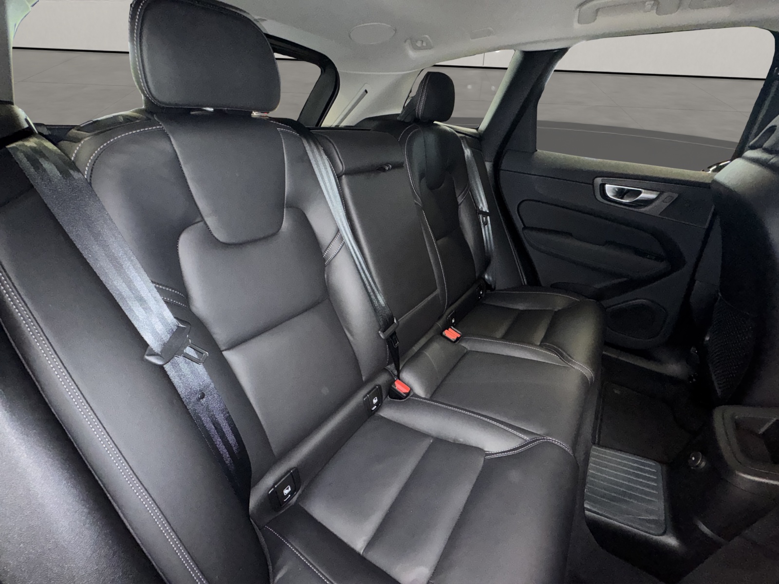 VOLVO XC60 2.0 T6 TE Plus Dark eAWD-image-13