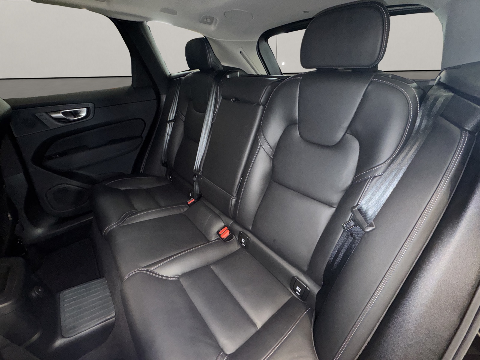 VOLVO XC60 2.0 T6 TE Plus Dark eAWD-image-14