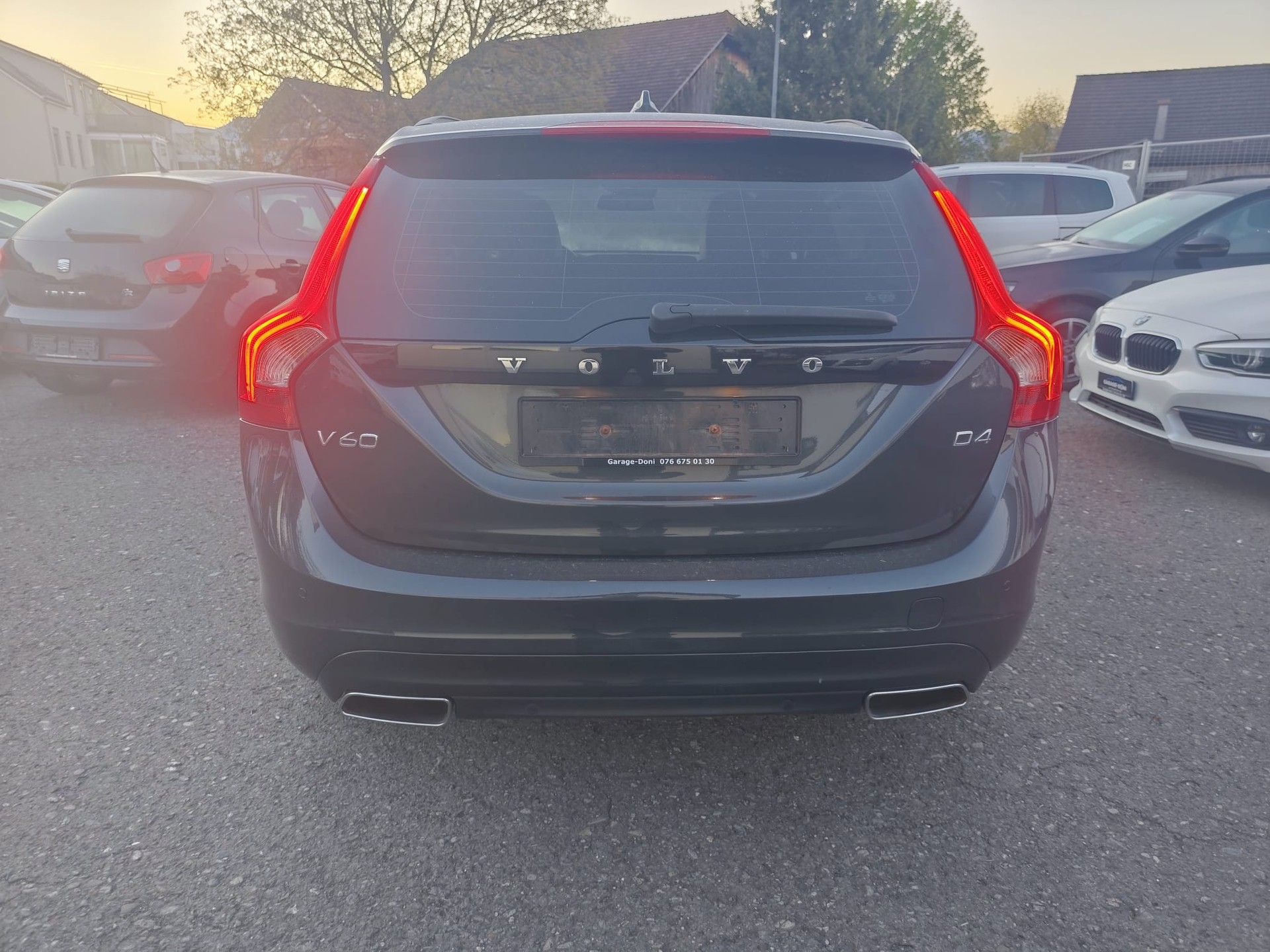 VOLVO V60 D4 Summum Geartronic-image-2