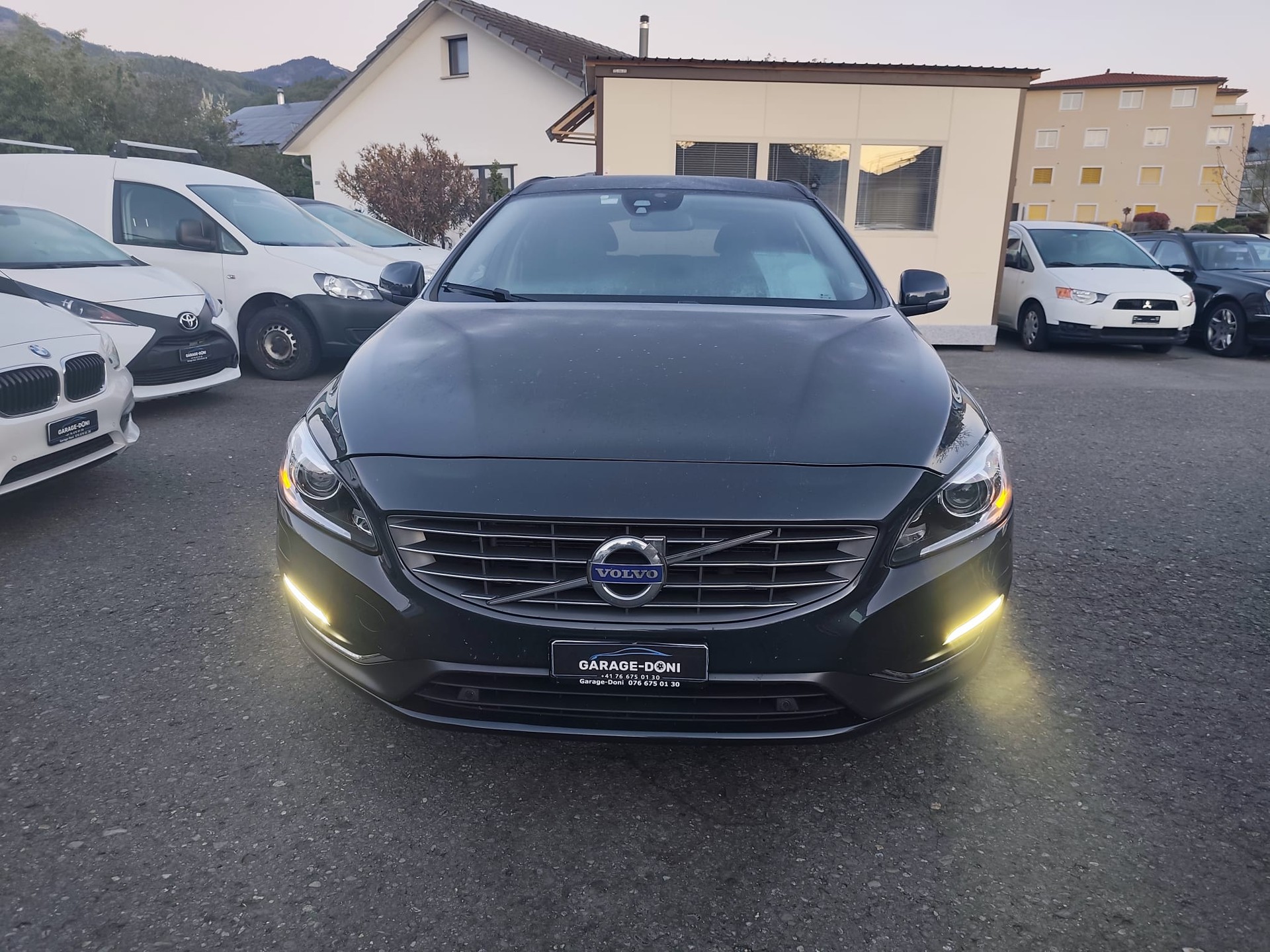 VOLVO V60 D4 Summum Geartronic-image-1