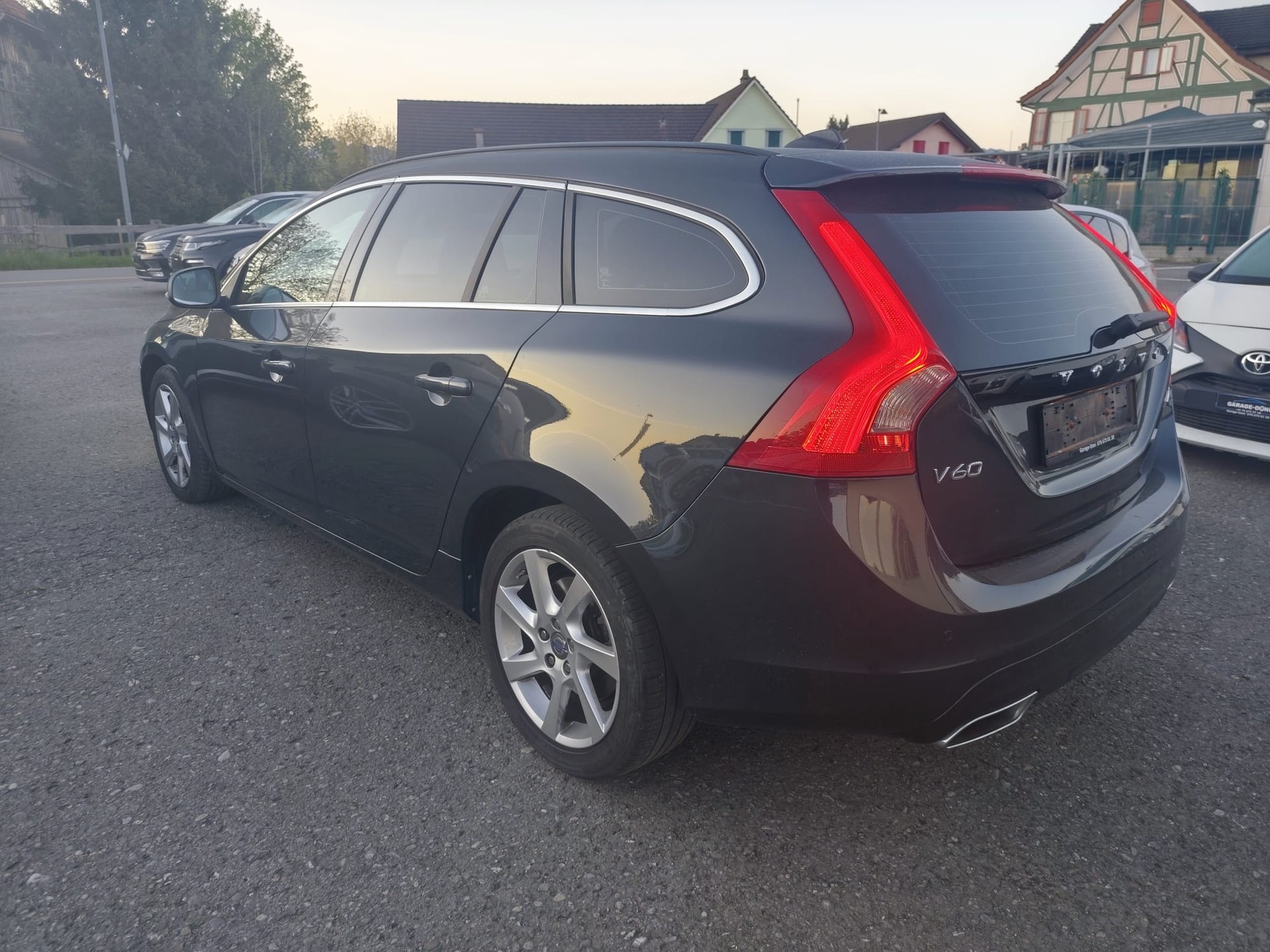 VOLVO V60 D4 Summum Geartronic-image-4
