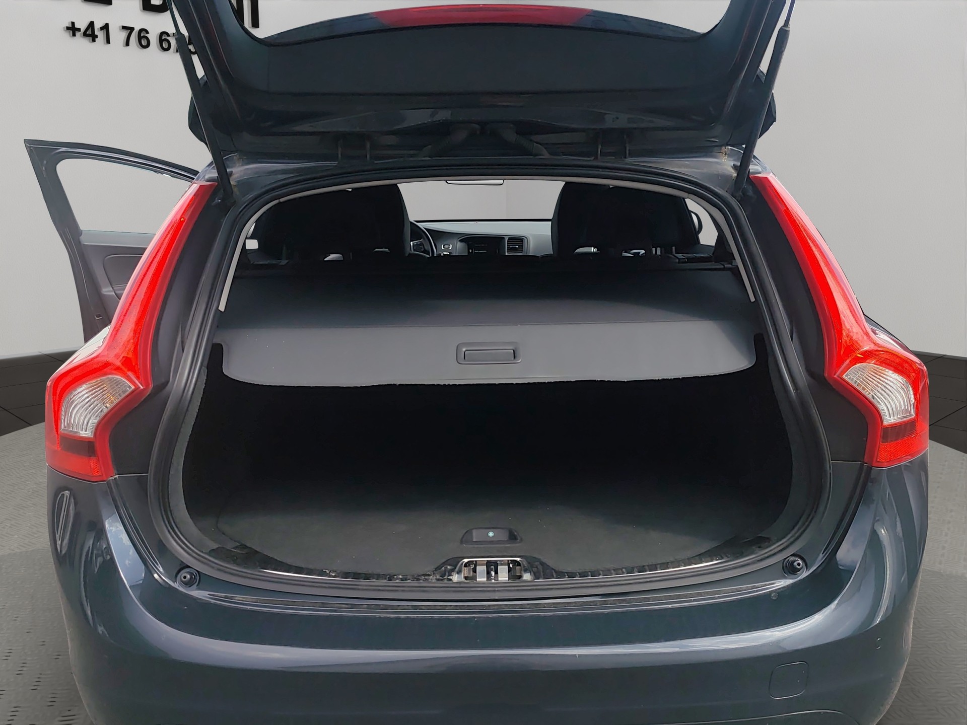 VOLVO V60 D4 Summum Geartronic-image-10