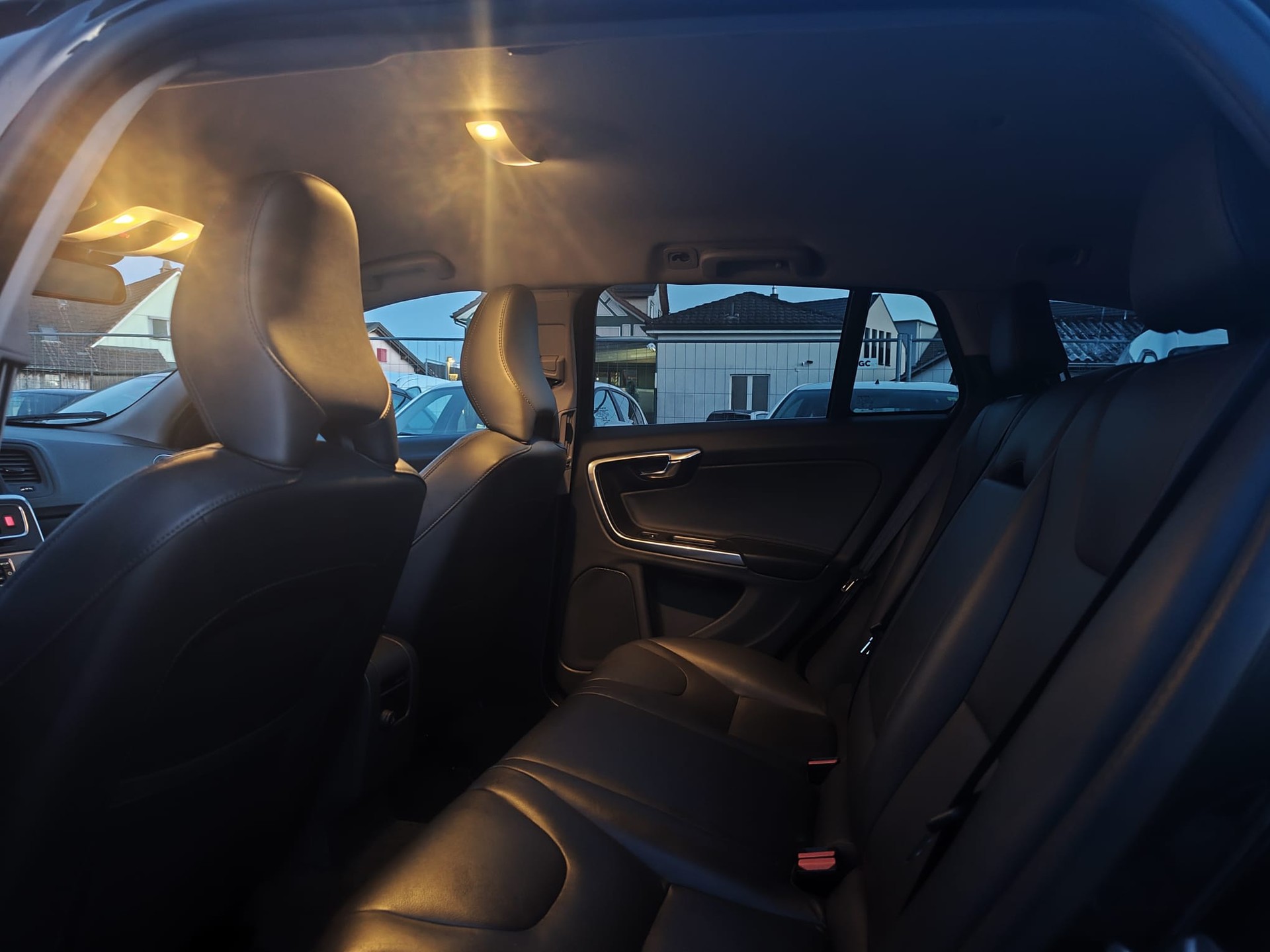 VOLVO V60 D4 Summum Geartronic-image-8