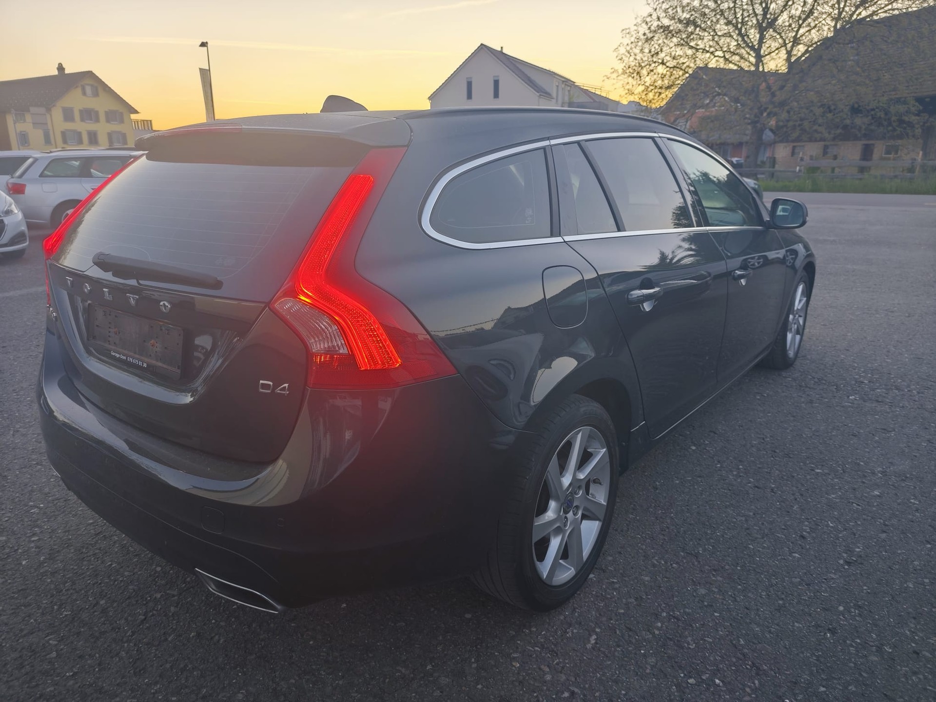 VOLVO V60 D4 Summum Geartronic-image-3