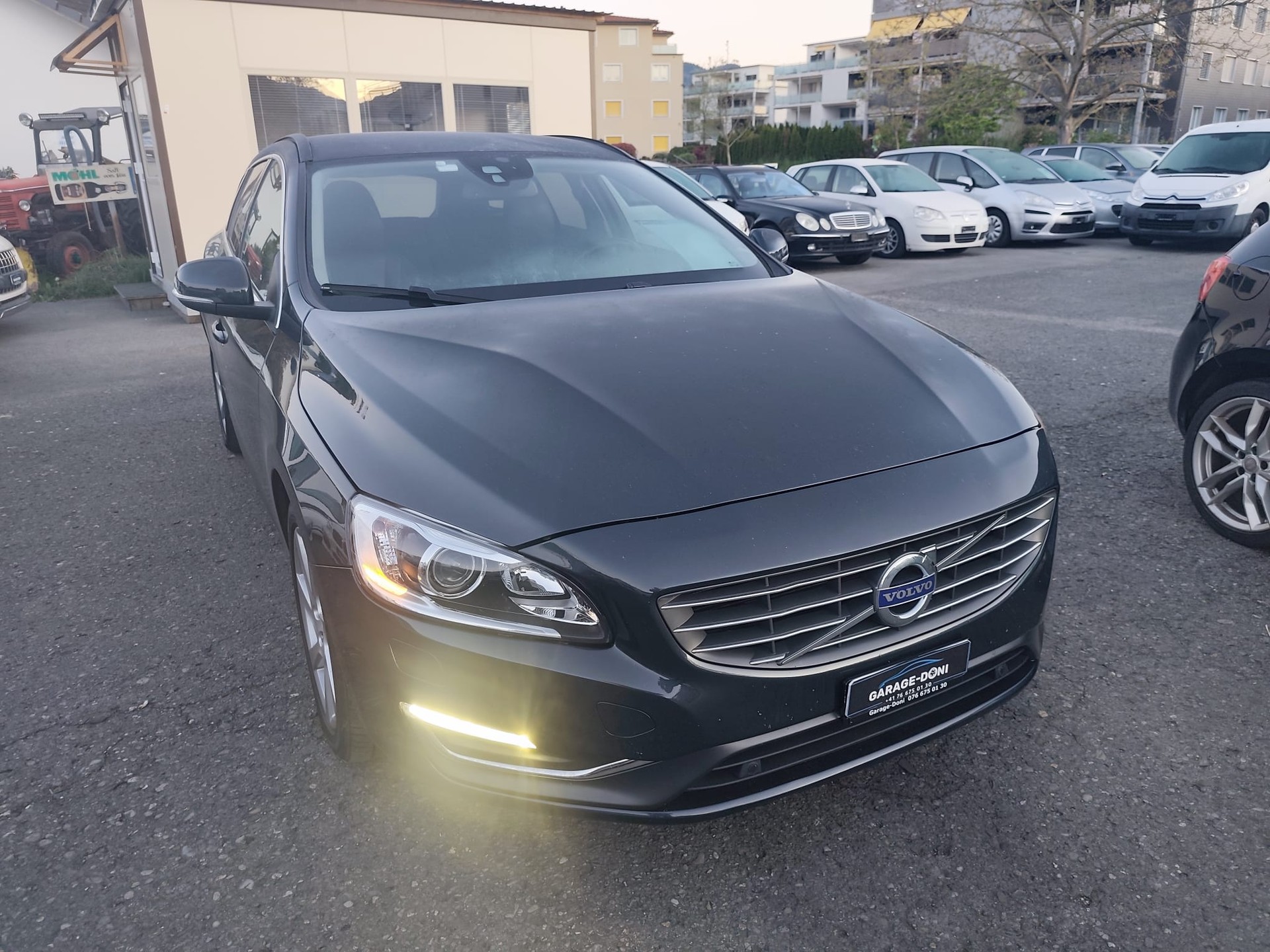 VOLVO V60 D4 Summum Geartronic-image-0