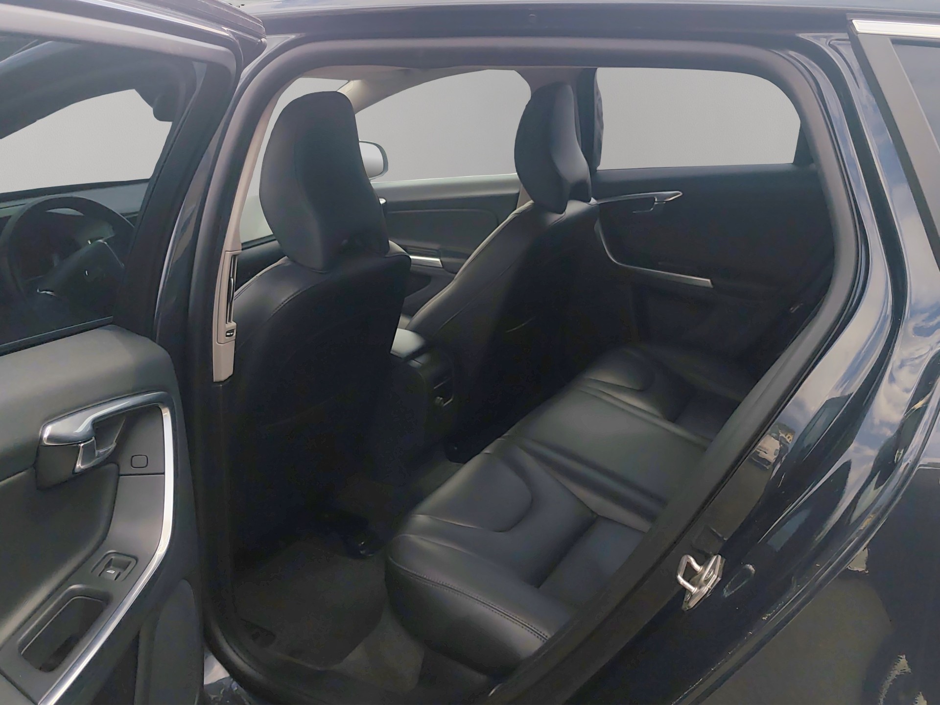 VOLVO V60 D4 Summum Geartronic-image-9