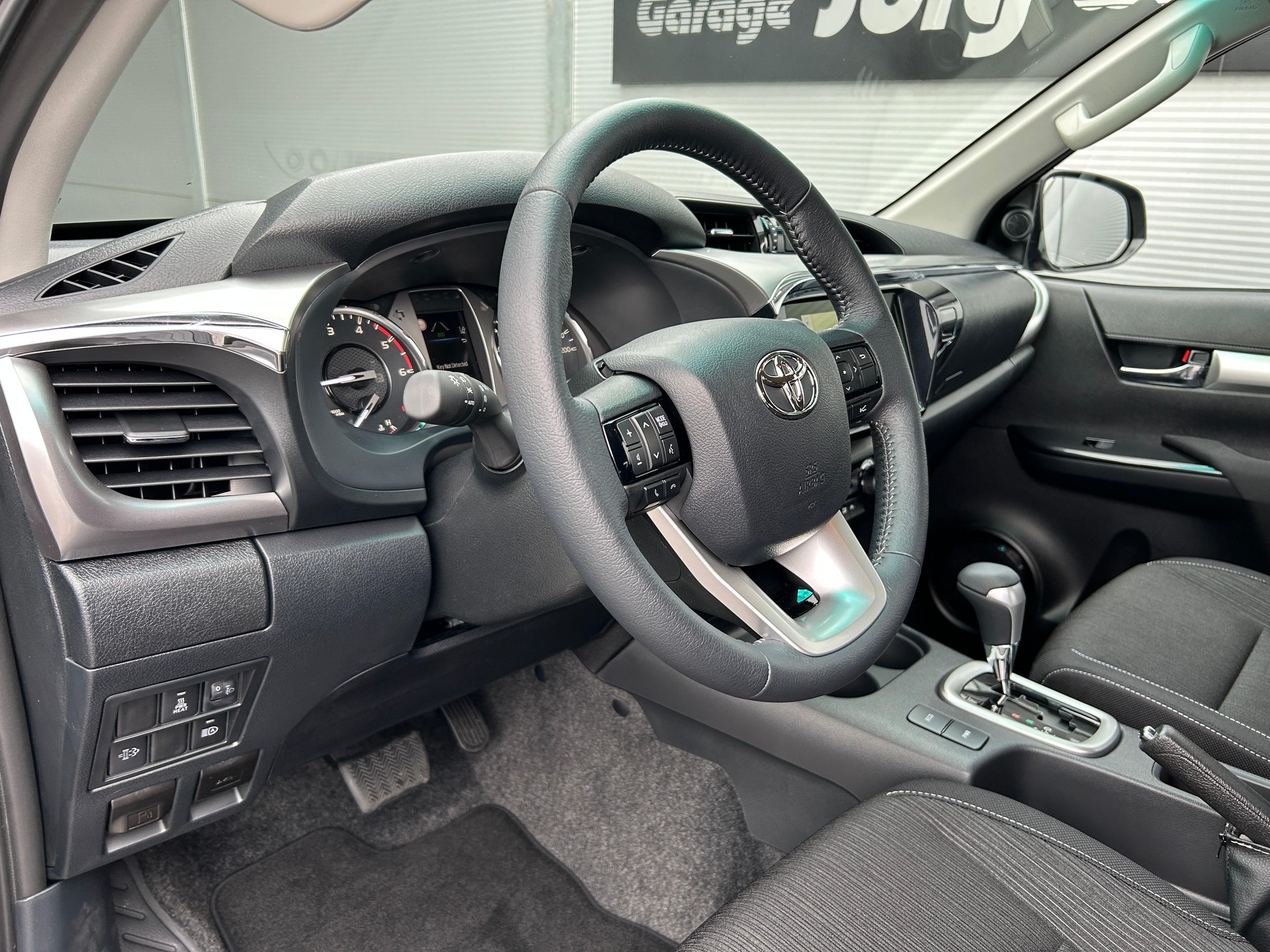 TOYOTA Hilux Double Cab.-Pick-up 2.4 D-4D 150 Style-image-7