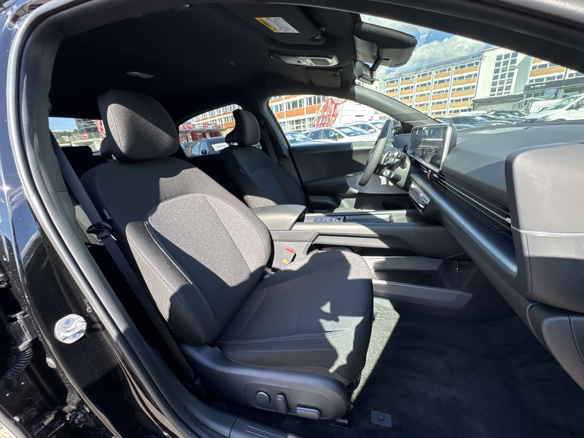 HYUNDAI Ioniq 6 77kWh Plus Line 325PS 4WD Automat-image-12