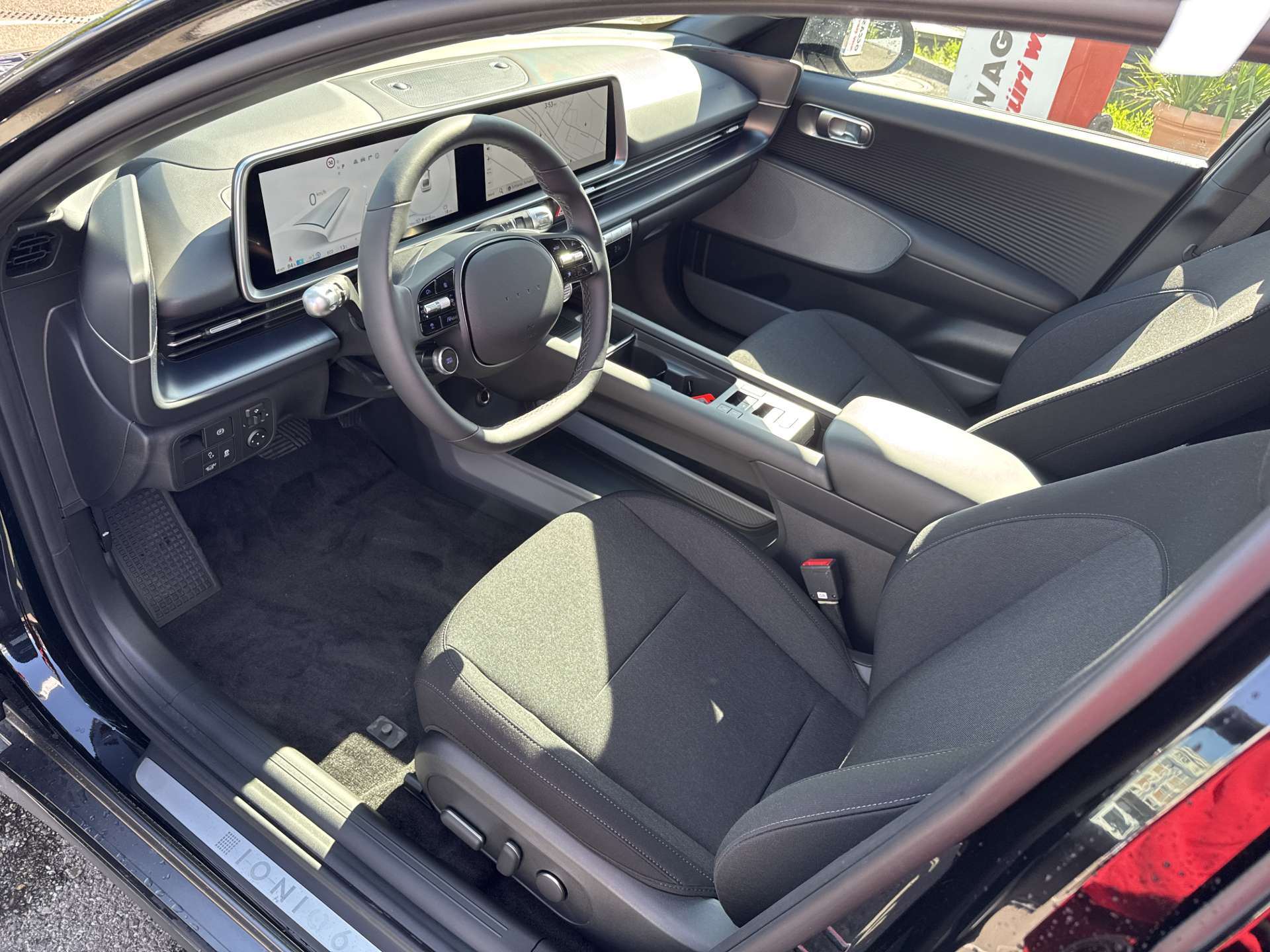 HYUNDAI Ioniq 6 77kWh Plus Line 325PS 4WD Automat-image-5