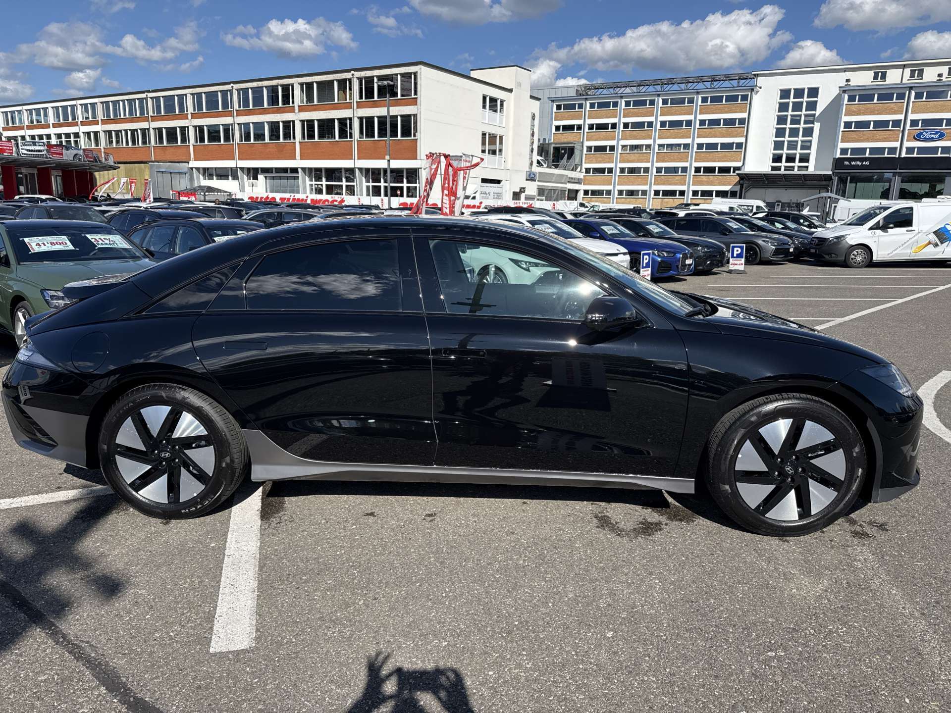 HYUNDAI Ioniq 6 77kWh Plus Line 325PS 4WD Automat-image-10