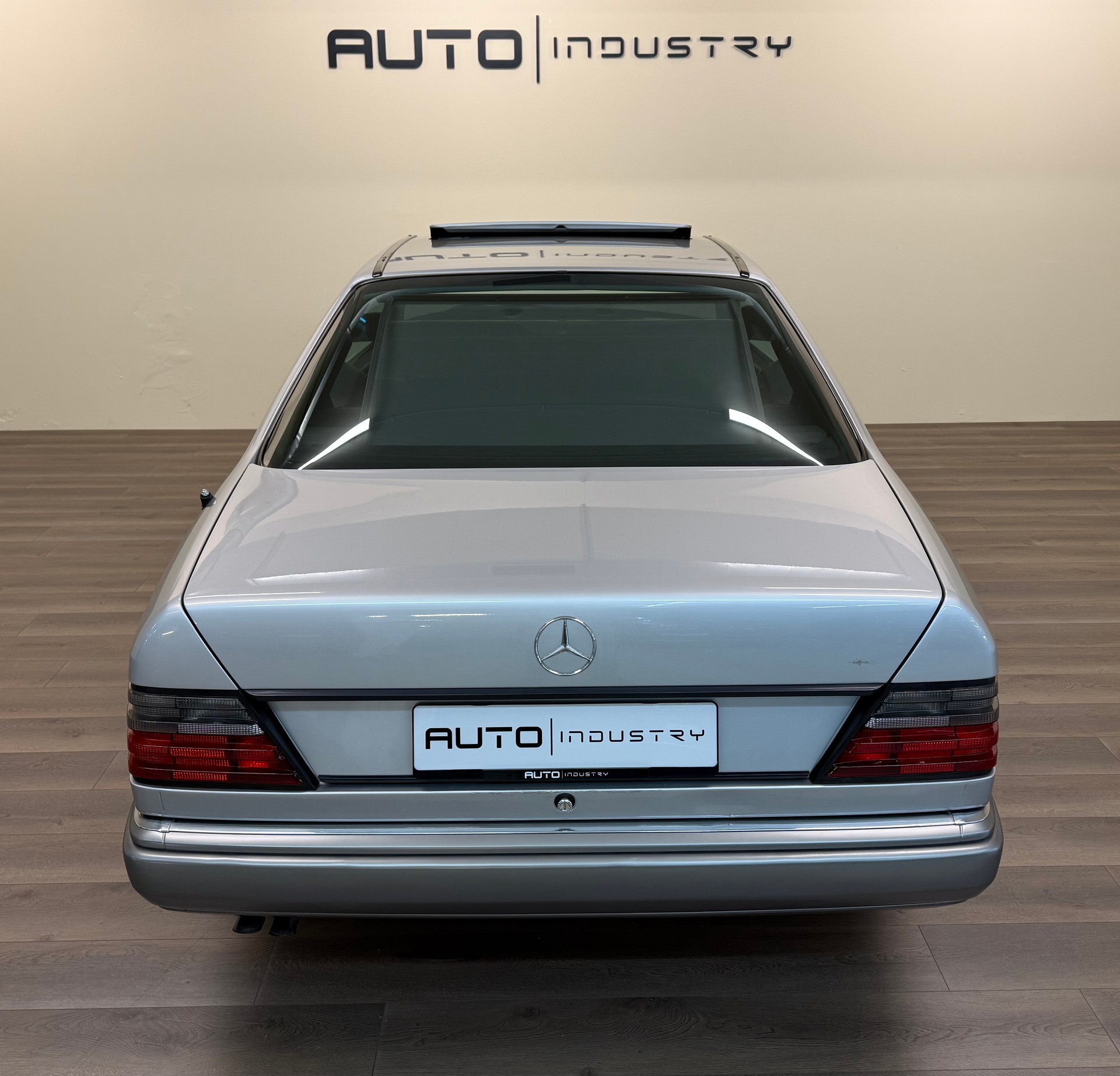 MERCEDES-BENZ 300 CE-image-8