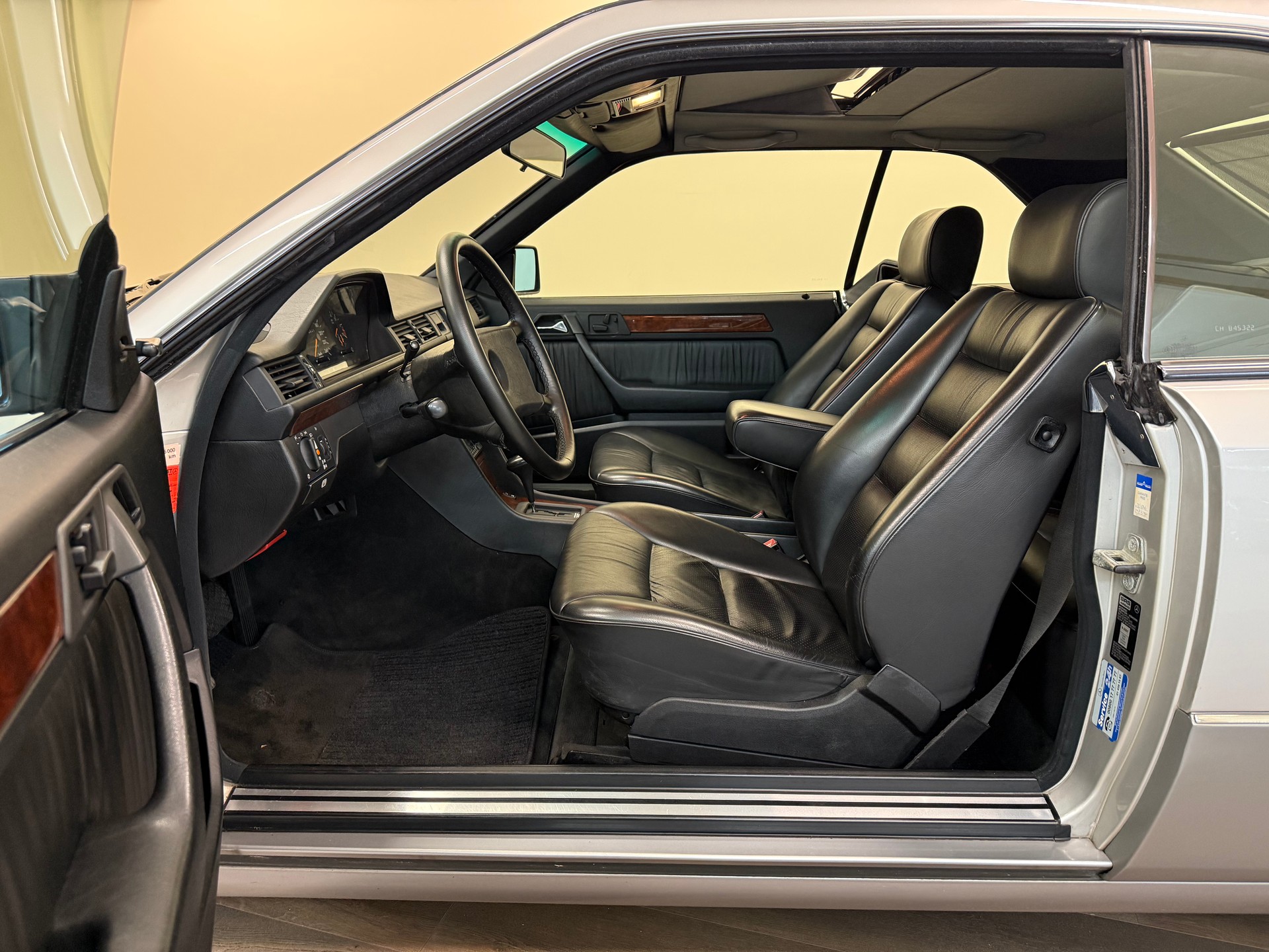MERCEDES-BENZ 300 CE-image-10