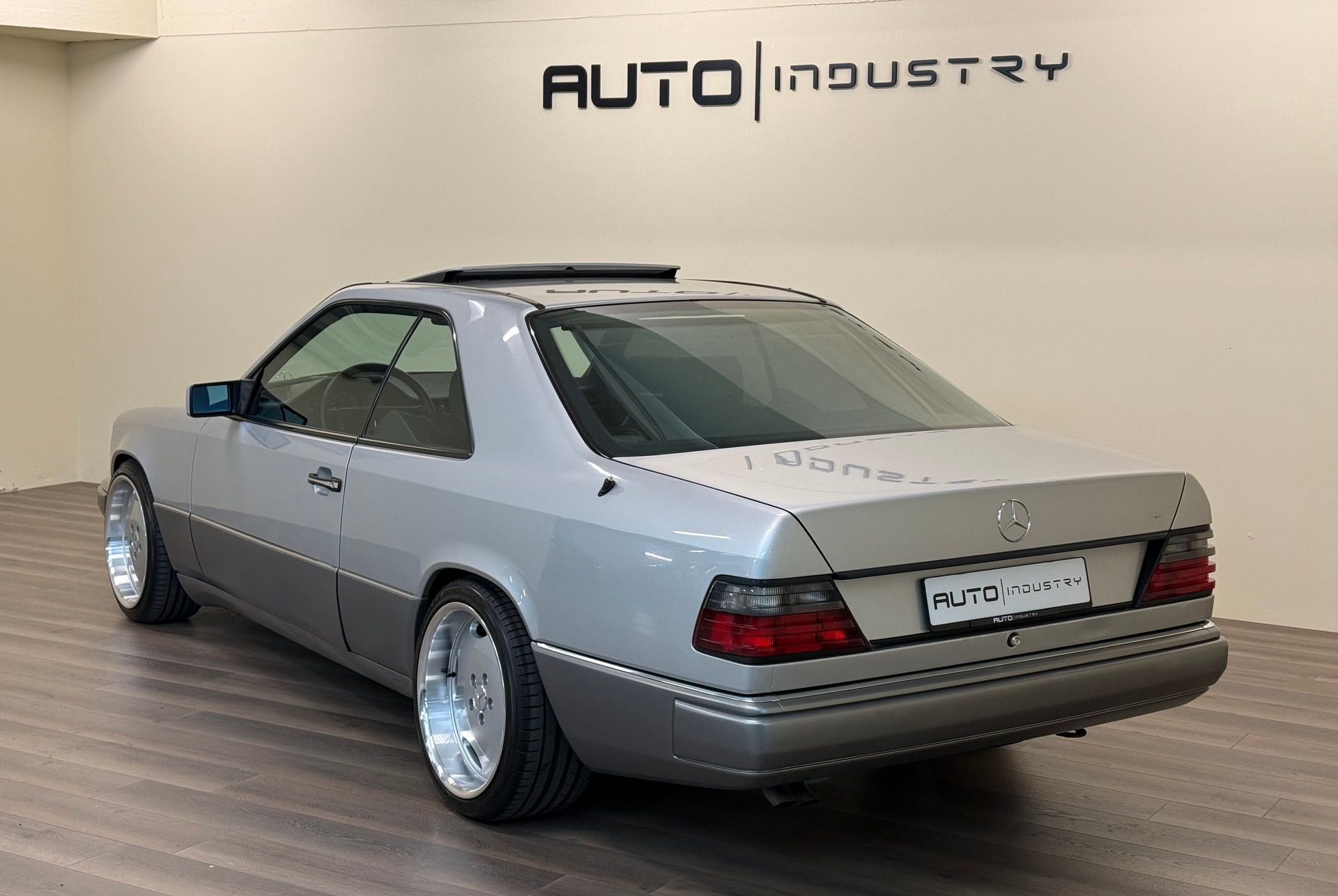 MERCEDES-BENZ 300 CE-image-9