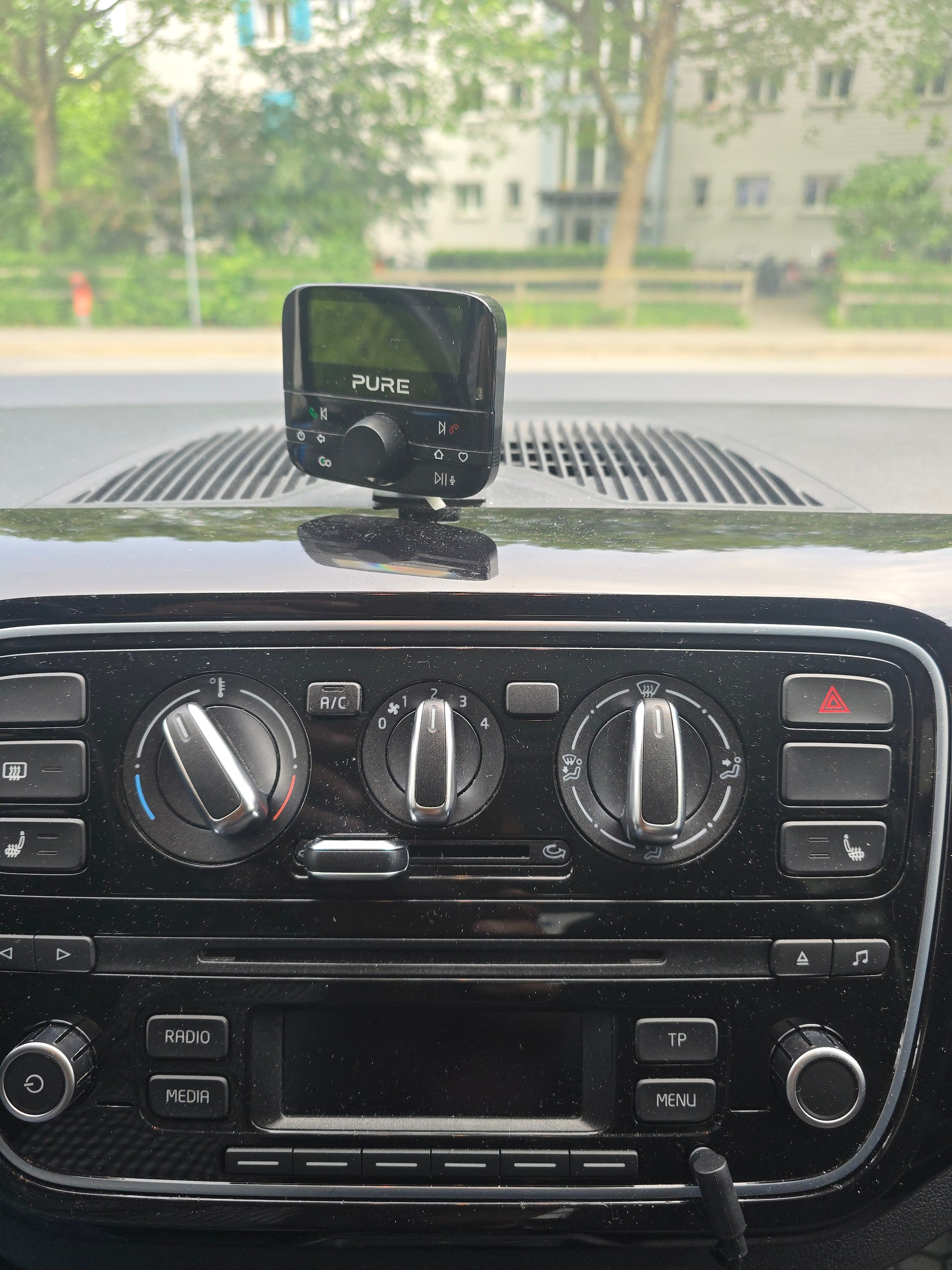 VW Up 1.0 day & night-image-8