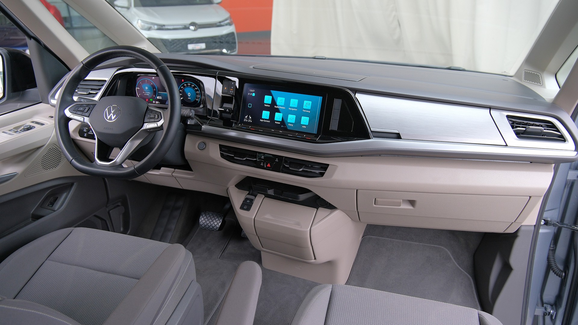 VW Multivan 2.0 TDI Life DSG Lang-image-16