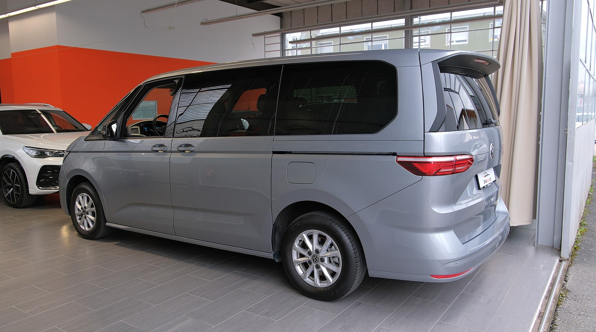 VW Multivan 2.0 TDI Life DSG Lang-image-12