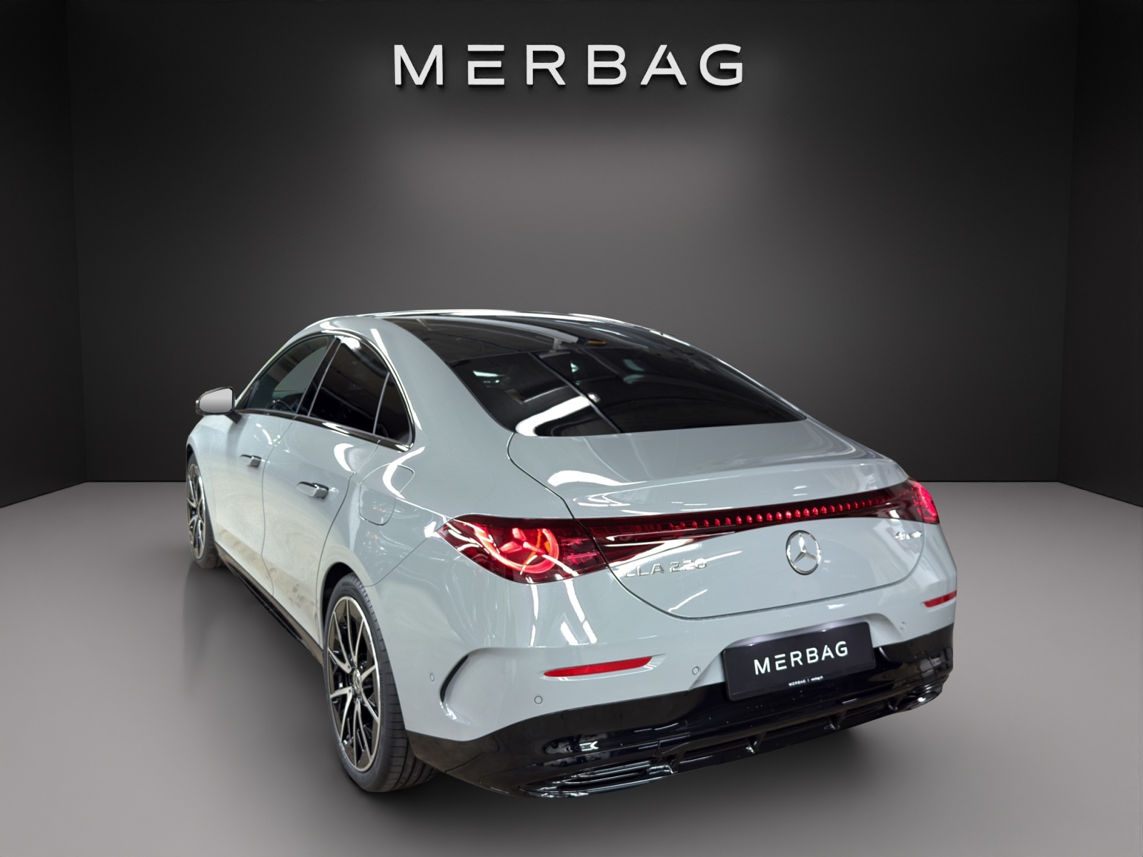 MERCEDES-BENZ CLA 220 4Matic 8G-DCT-image-2