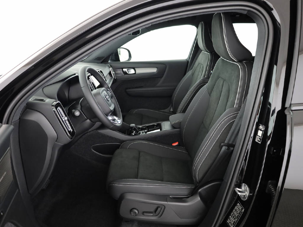 VOLVO EX40 Twin Black Edition AWD-image-1