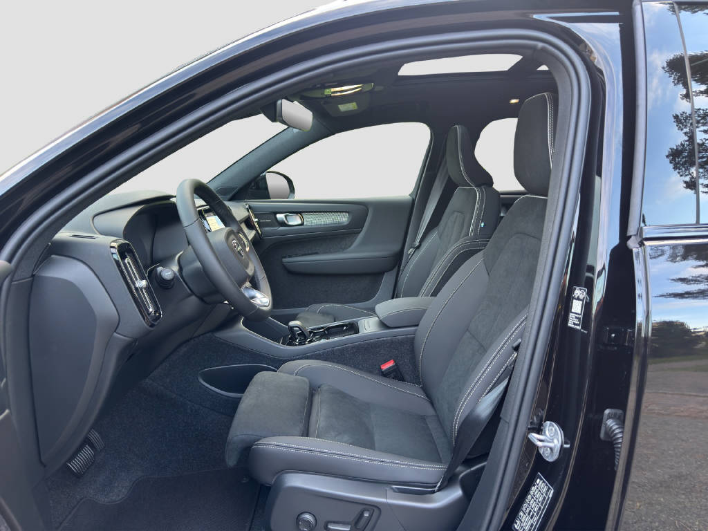 VOLVO EX40 Twin Black Edition AWD-image-5