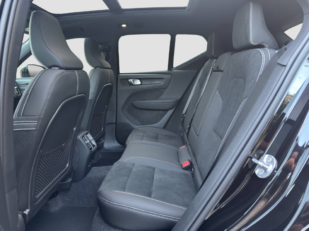 VOLVO EX40 Twin Black Edition AWD-image-12