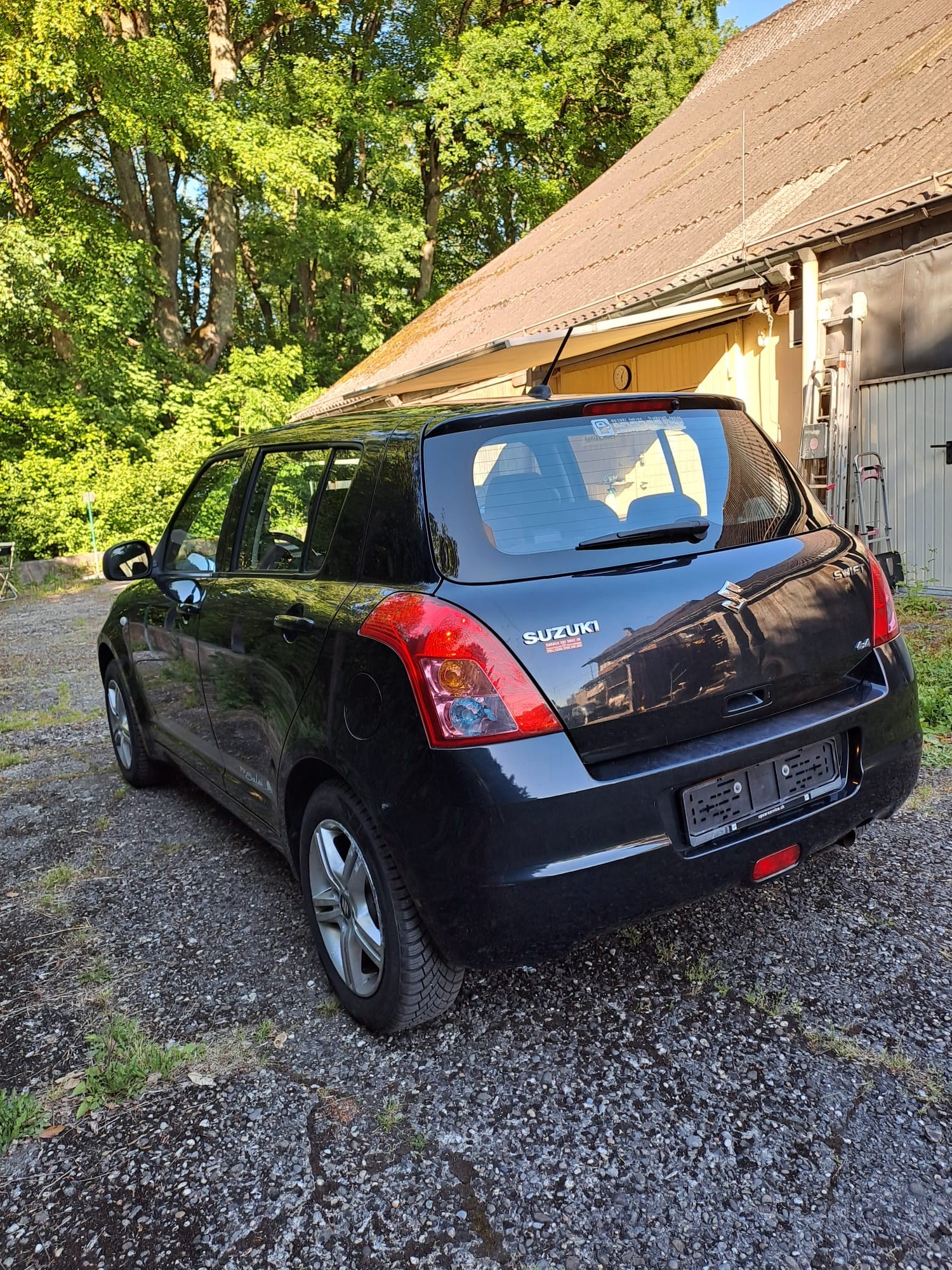SUZUKI Swift 1.3i 16V GL Top 4x4-image-3
