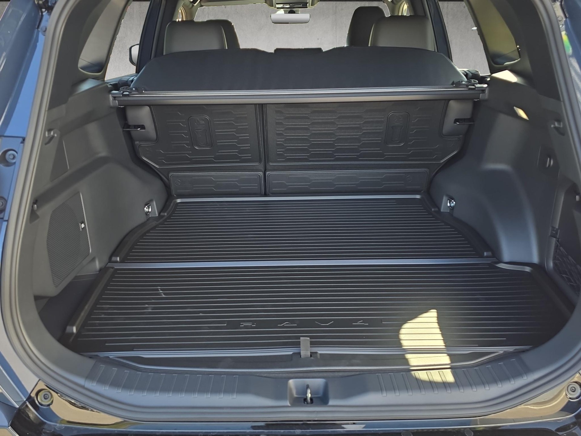 TOYOTA RAV4 2.5 HEV GR Sport-image-12