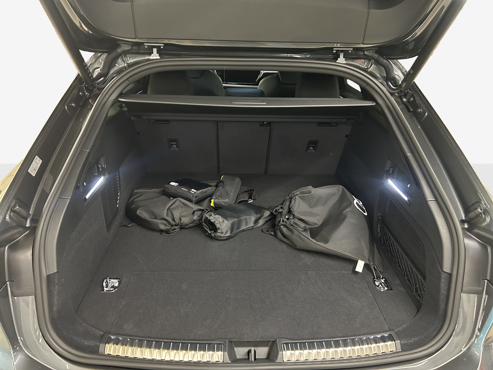 AUDI A6 Avant 55 TFSIe Attraction S line quattro S-tronic-image-12