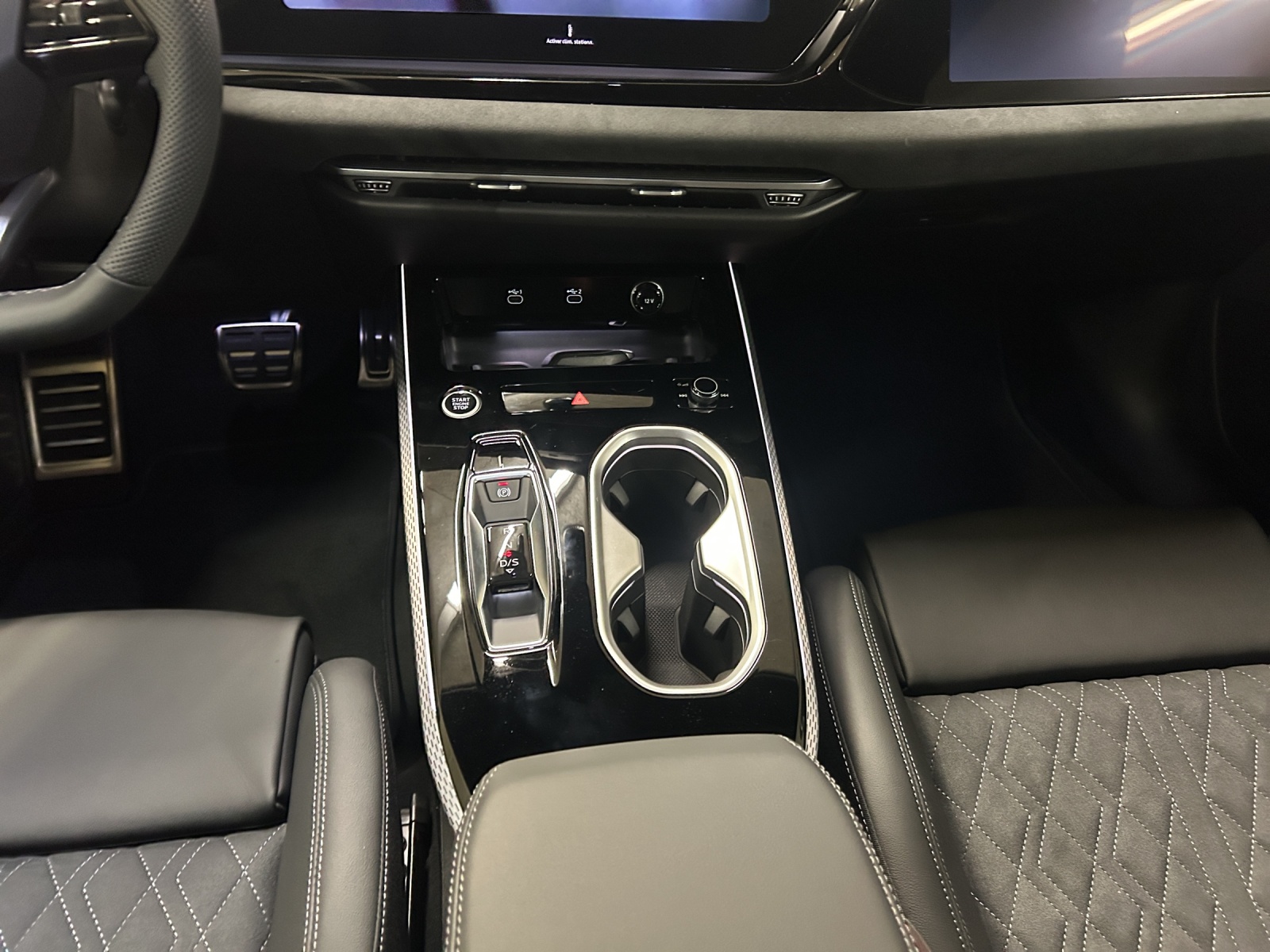 AUDI A6 Avant 55 TFSIe Attraction S line quattro S-tronic-image-9